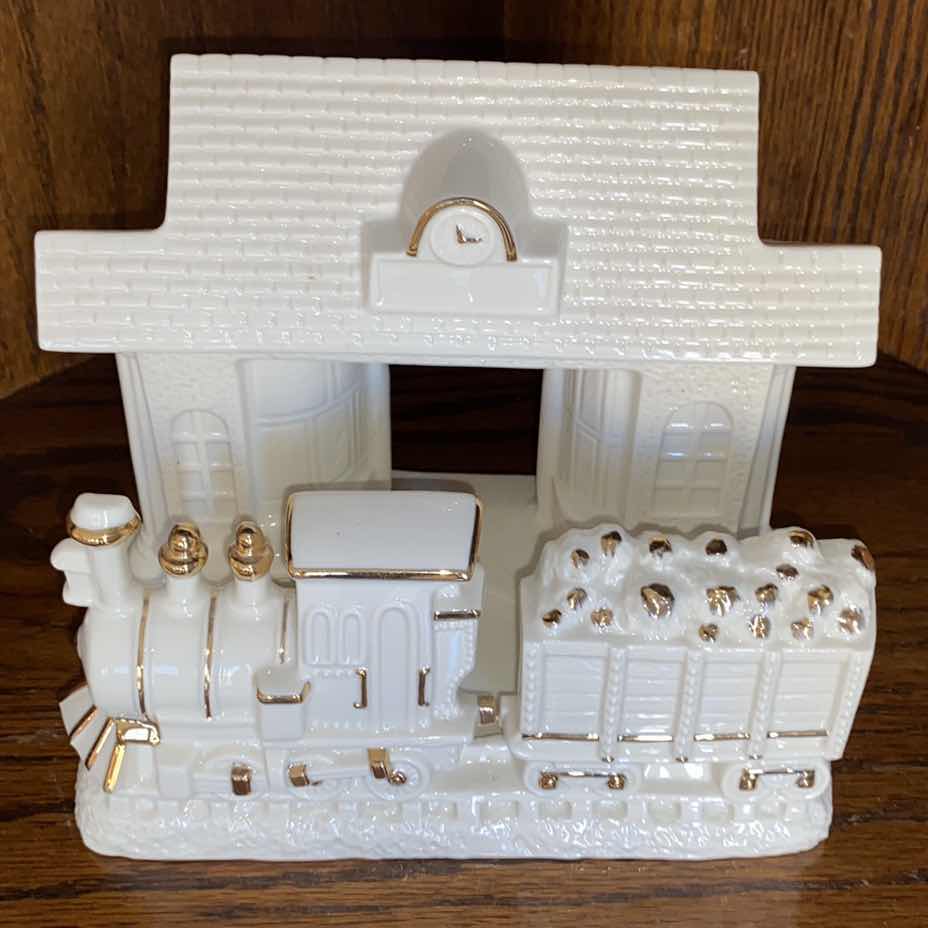 Photo 1 of LENOX TRAIN STATION 8“ x 6 1/2“