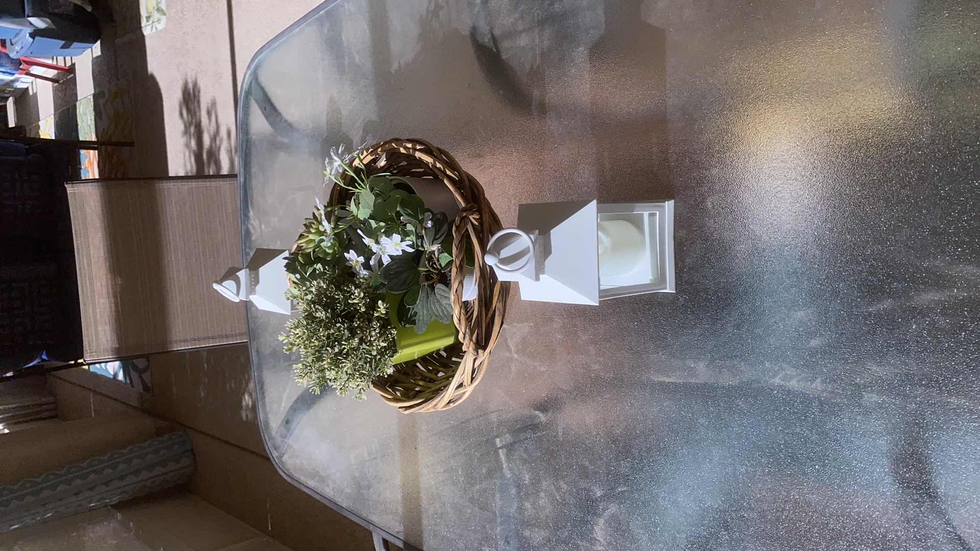 Photo 4 of 7 PIECE PATIO SET TABLE 36“ x 60“ INCLUDES RUG AND TABLE DECOR