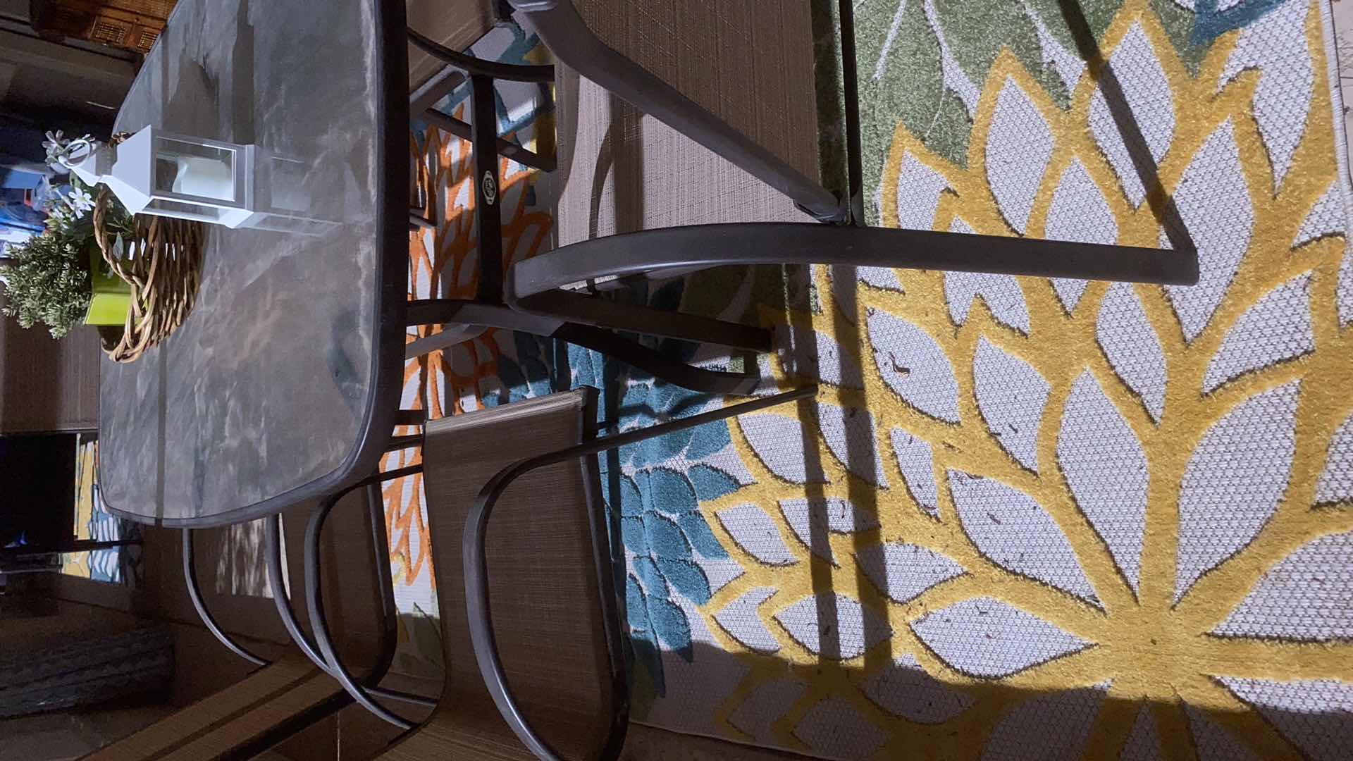 Photo 3 of 7 PIECE PATIO SET TABLE 36“ x 60“ INCLUDES RUG AND TABLE DECOR