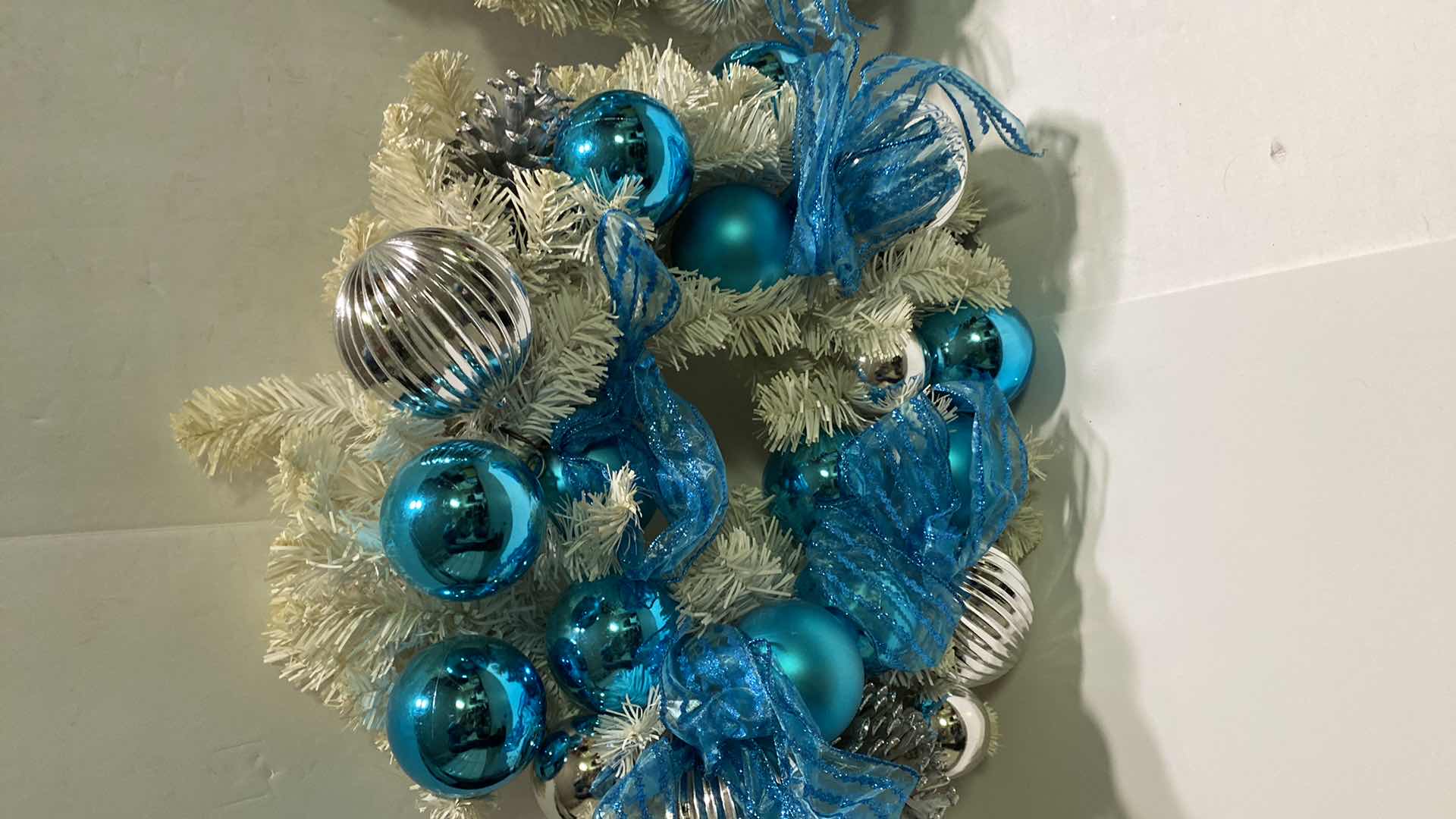 Photo 3 of 2- CUSTOM HOLIDAY WREATHS 20”