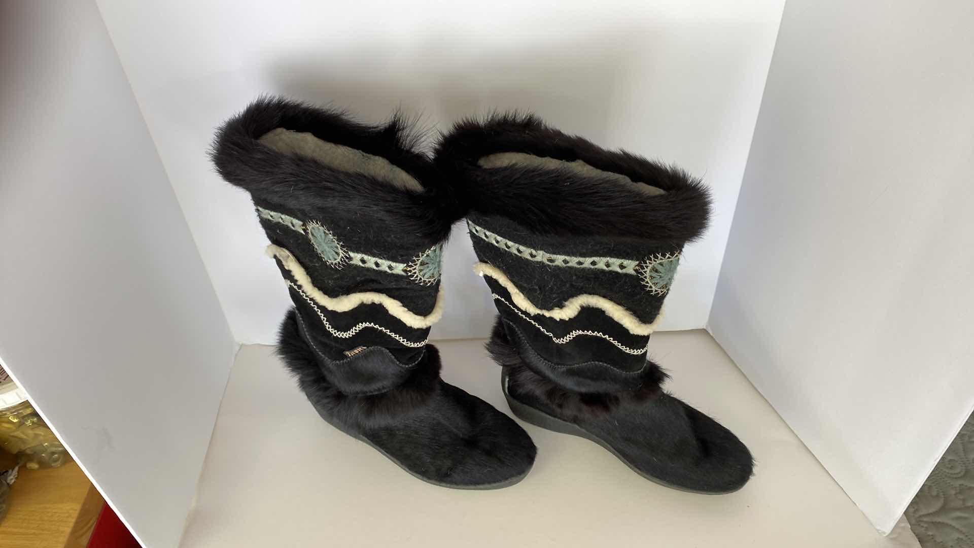 View 3 of WOMENS SIZE 42 TECNICA APRES SKI GOAT BOOTS ORIGINALLY $350