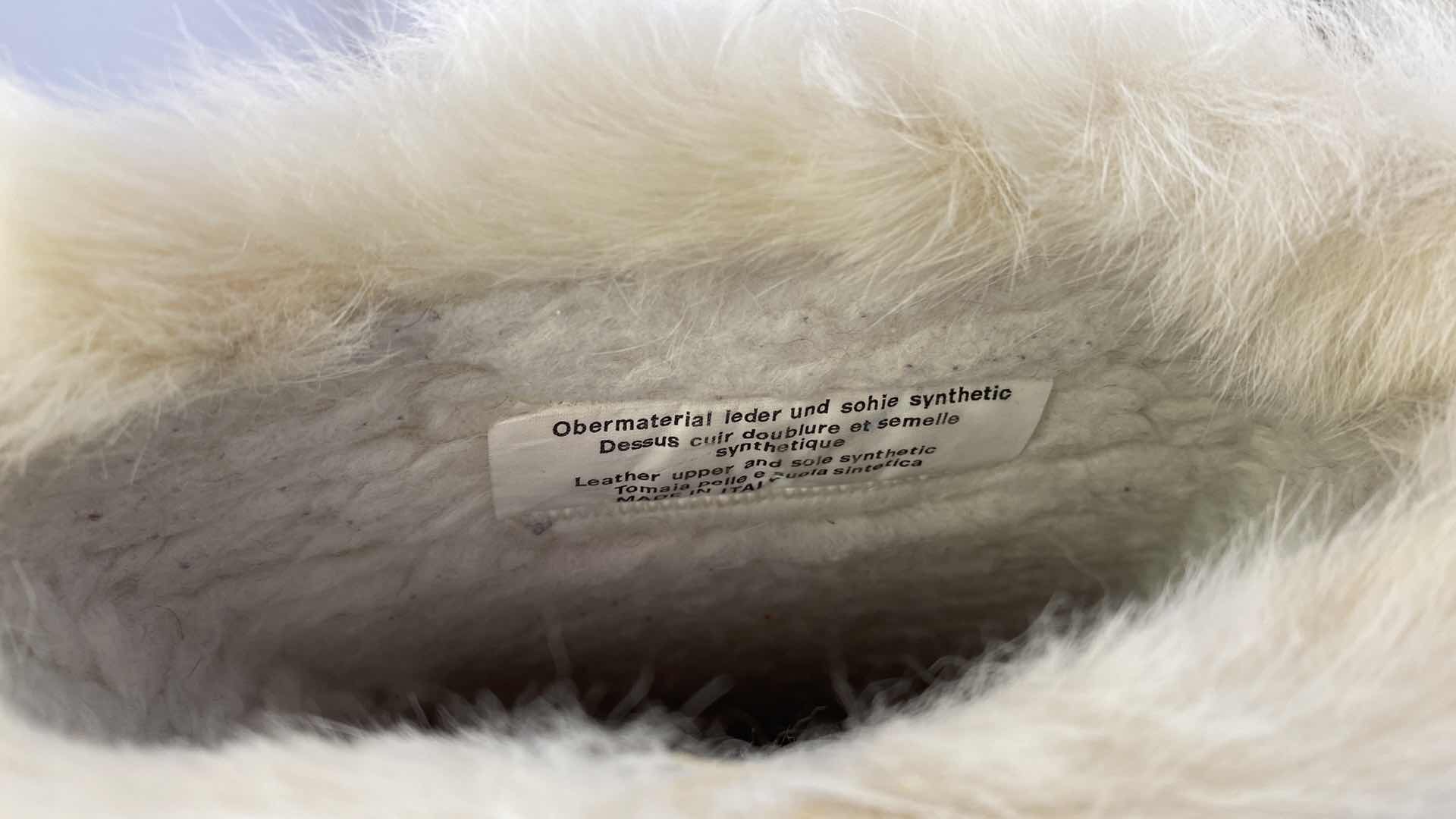 Photo 1 of WOMENS SIZE 41 OSCAR SPORT APRES SKI GOAT BOOTS ORIGINALLY $300