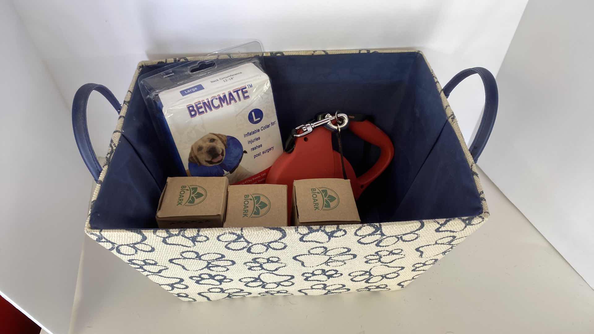 Photo 1 of DOG ASSORTMENT FLEX LONG 3 LEASH, INFLATABLE COLLAR AND MORE