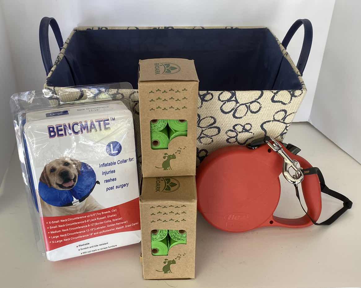 Photo 1 of DOG ASSORTMENT FLEX LONG 3 LEASH, INFLATABLE COLLAR AND MORE