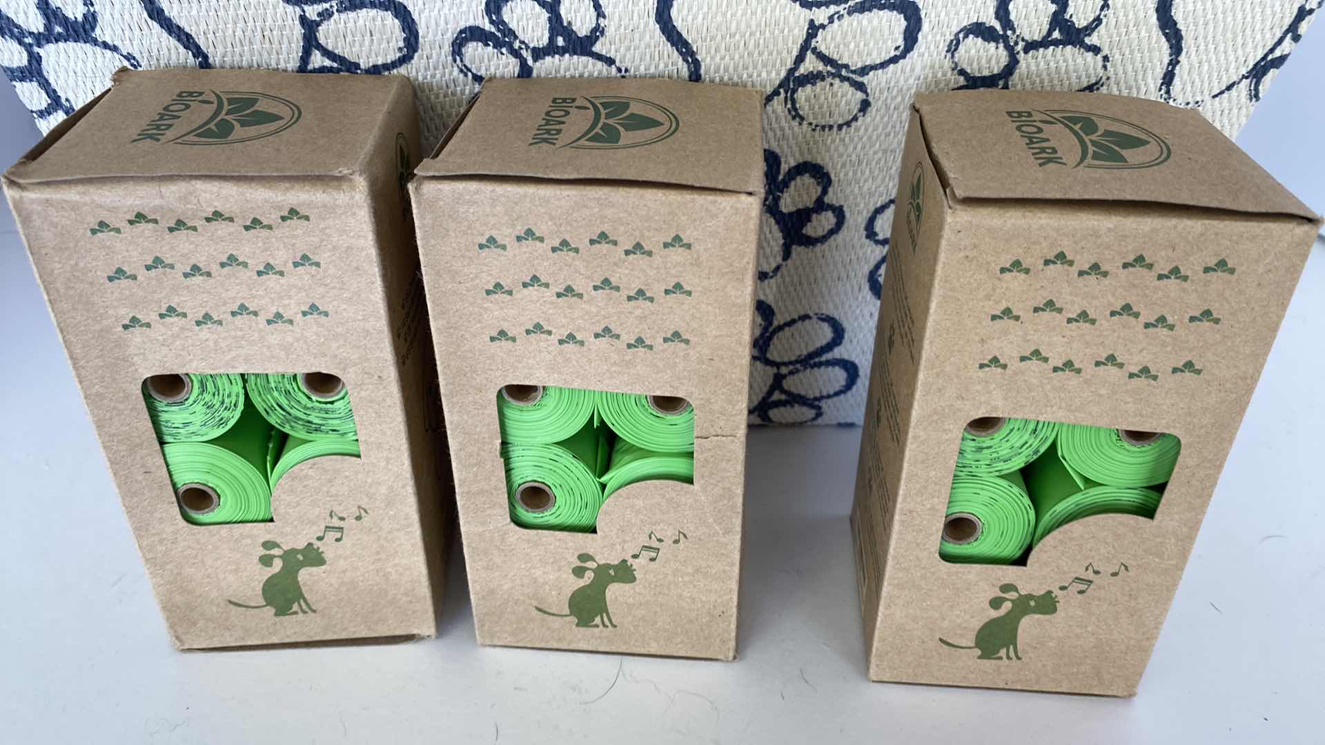 Photo 1 of DOG ASSORTMENT FLEX LONG 3 LEASH, INFLATABLE COLLAR AND MORE