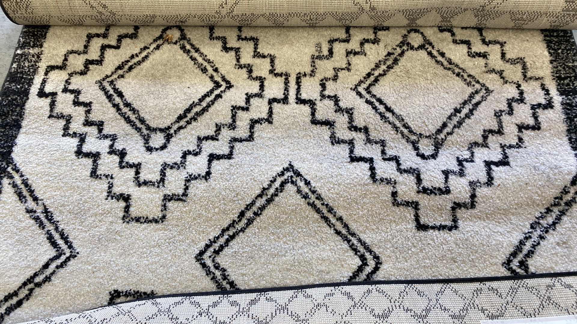 Photo 1 of JONATHAN Y RUG 4’ X 6’