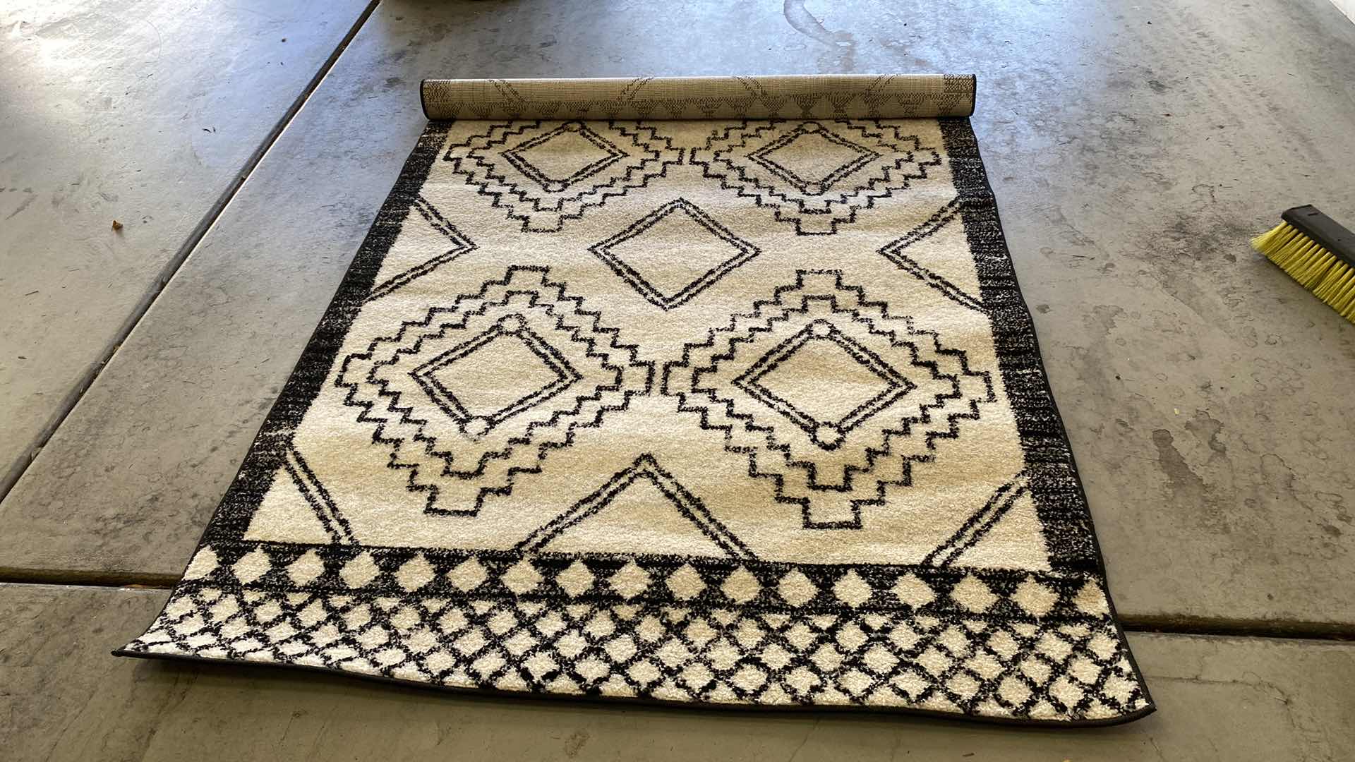 Photo 1 of JONATHAN Y RUG 4’ X 6’