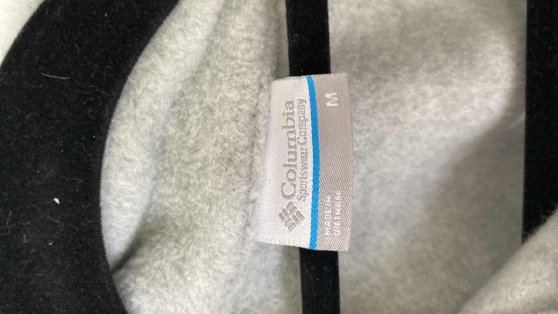 Photo 1 of WOMENS COLUMBIA SIZE MEDIUM FLEECE JACKETS AND SIZE LARGE NORTH FACE SWEATSHIRT