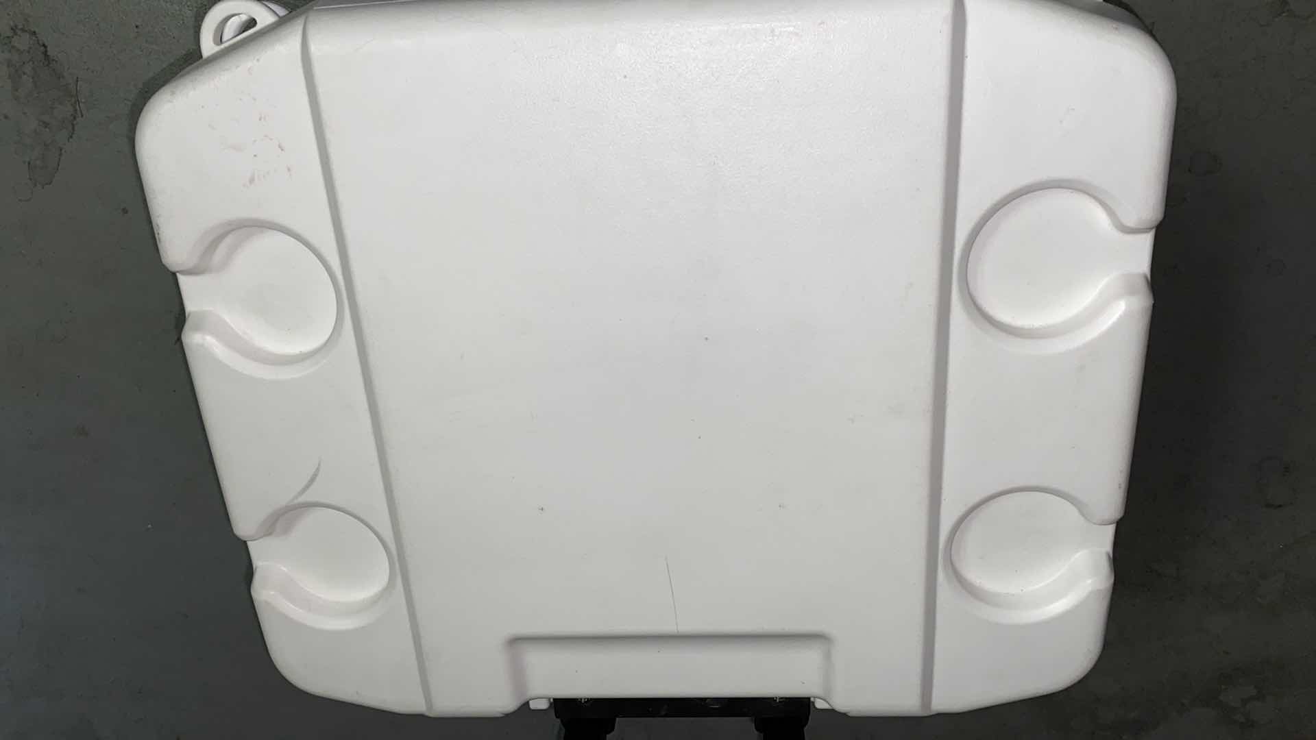 Photo 1 of 52QT IGLOO ROLLER ICE CHEST