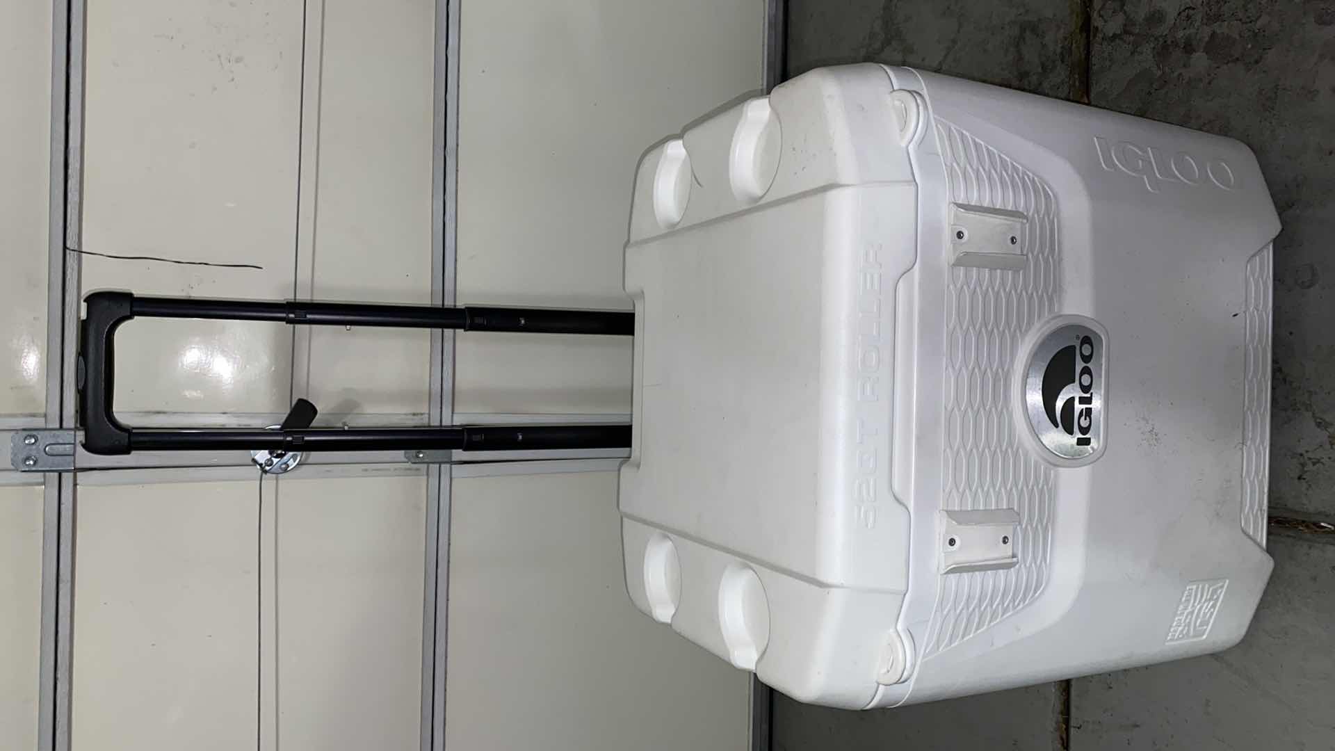 Photo 1 of 52QT IGLOO ROLLER ICE CHEST