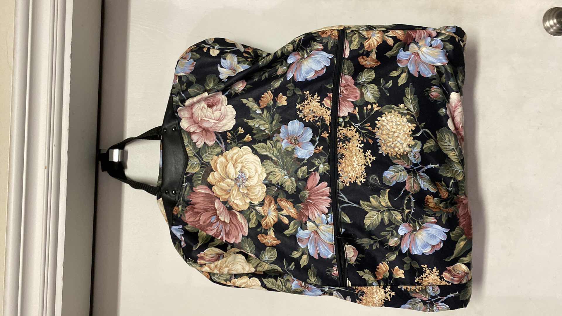 Photo 1 of AMERICAN GUARD IT GARMENT BAG AND TOILETRIES BAG