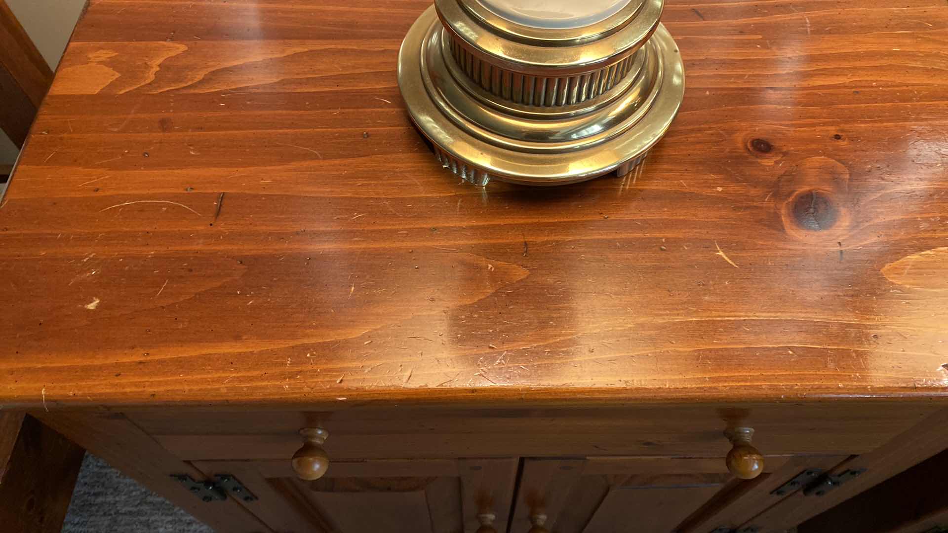 Photo 1 of PAIR OF MID CENTURY MODERN ETHAN ALLEN PINE NIGHT STANDS 25“ x 16“ H 27” - SOME SCRATCHES - LAMPS SOLD SEPARATELY