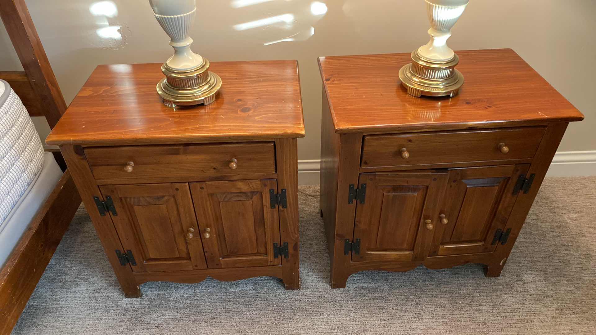 Photo 1 of PAIR OF MID CENTURY MODERN ETHAN ALLEN PINE NIGHT STANDS 25“ x 16“ H 27” - SOME SCRATCHES - LAMPS SOLD SEPARATELY