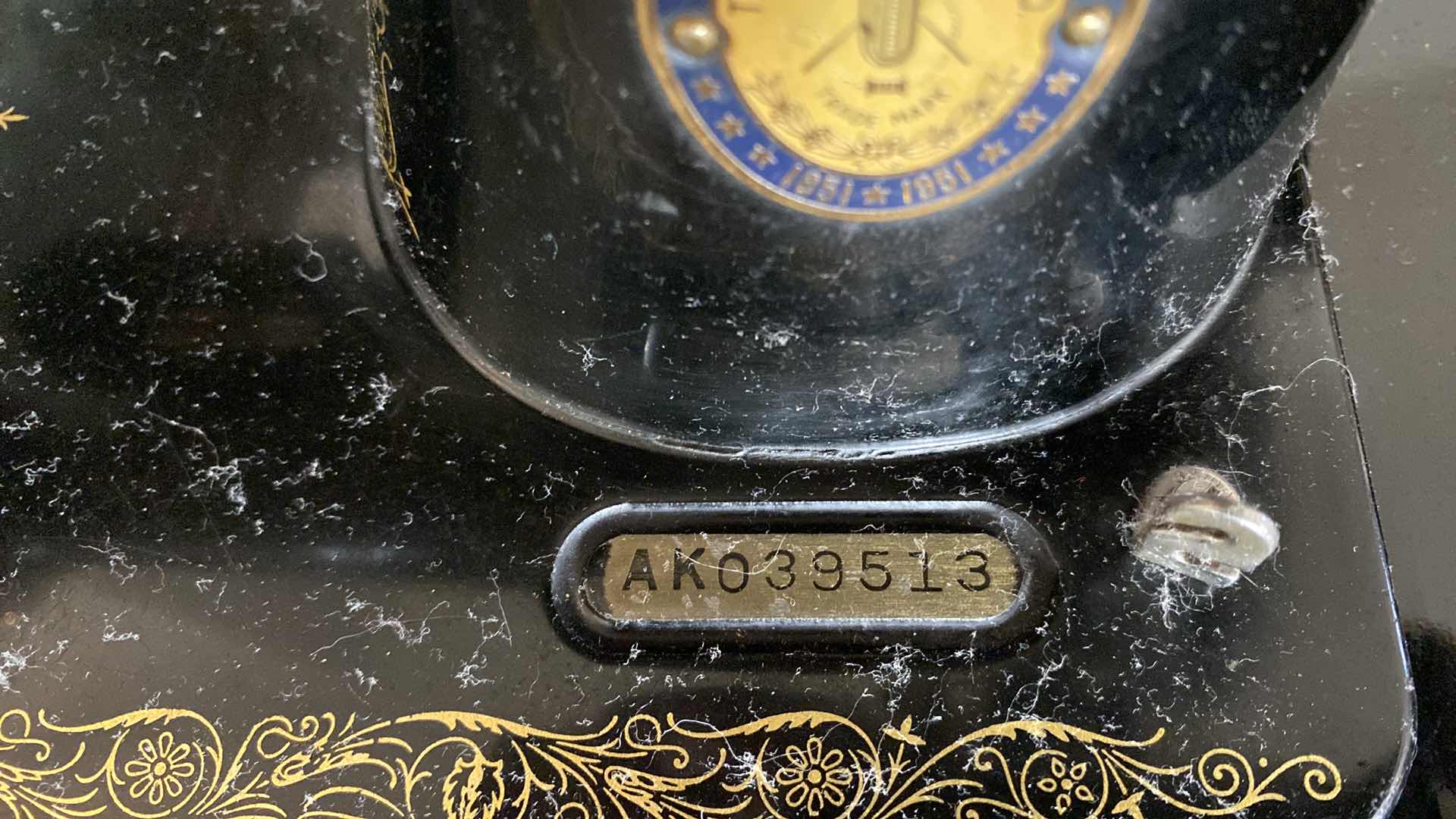 Photo 5 of ANTIQUE SINGER SEWING MACHINE IN CABINET 24“ x 17” H 30”