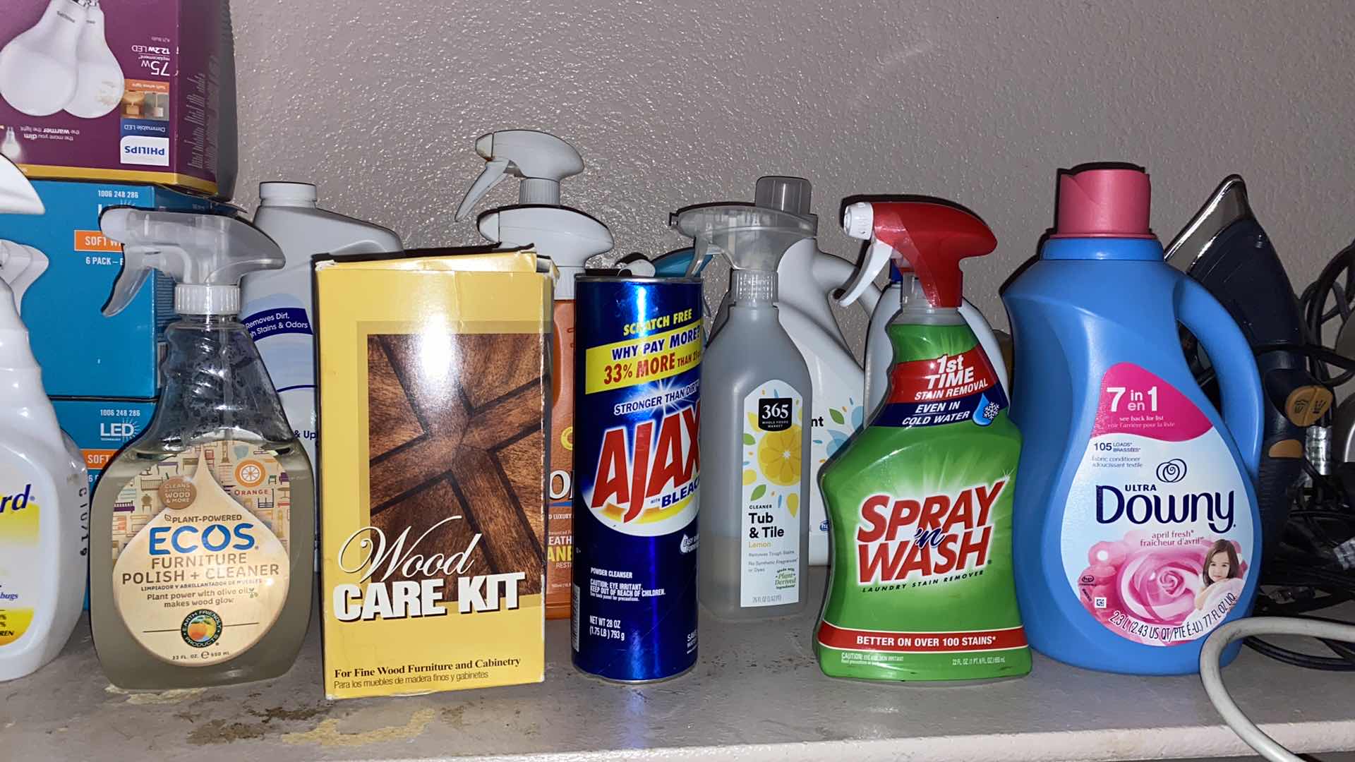 Photo 1 of CONTENTS SHELF OF LAUNDRY CLOSET