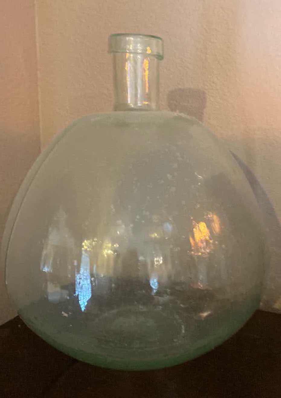 Photo 3 of 3-HOME DECOR -VASES AND GIRAFFE TALLEST 14”