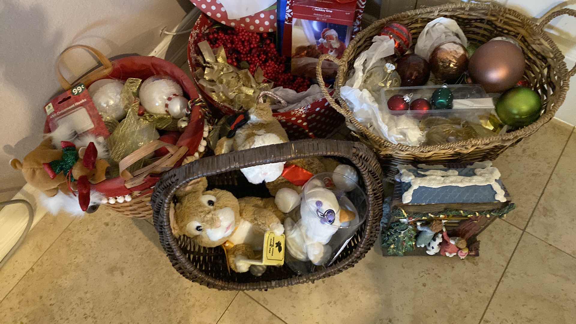 Photo 1 of HOLIDAY DECOR ASSORTMENT