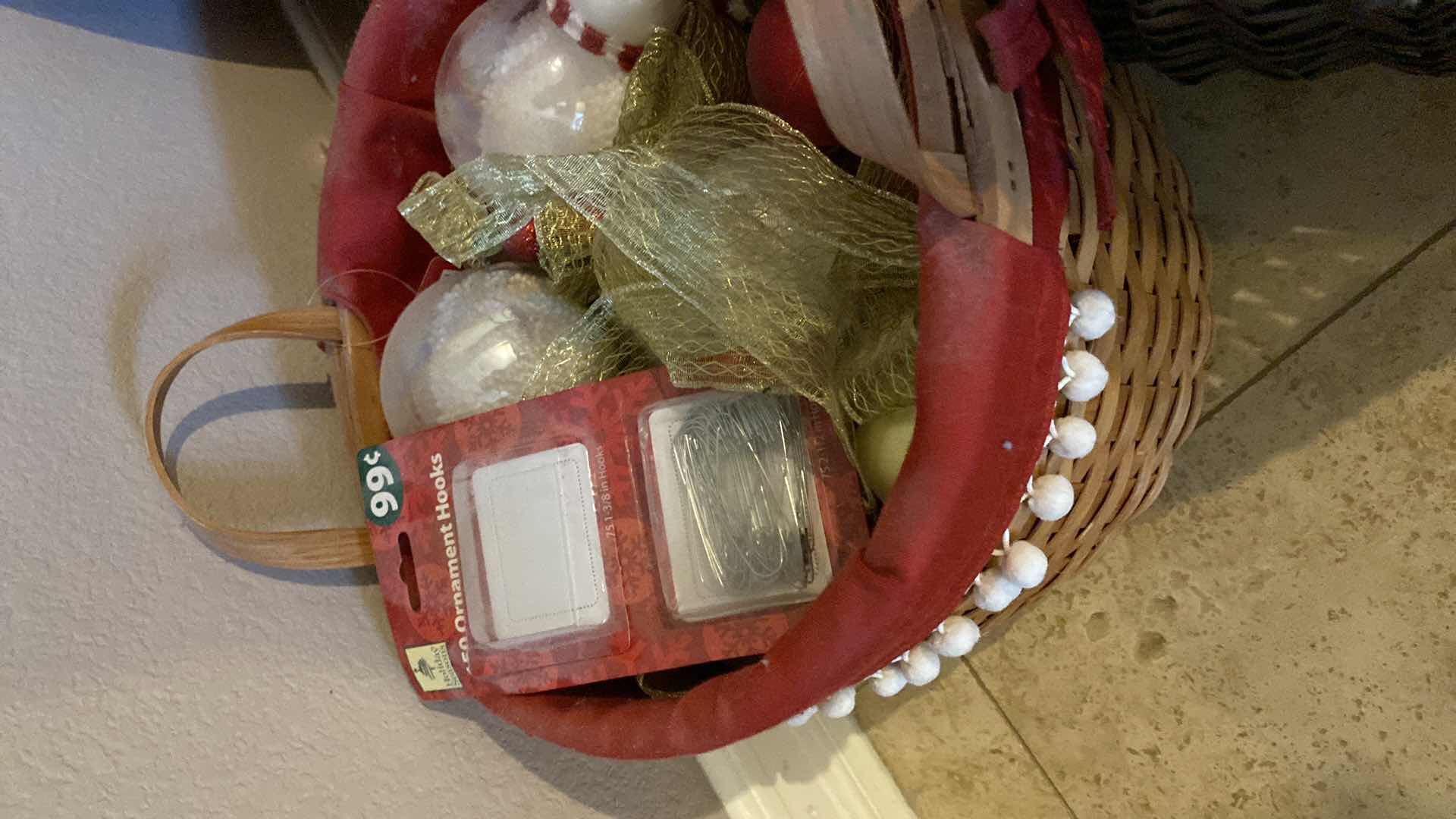 Photo 1 of HOLIDAY DECOR ASSORTMENT