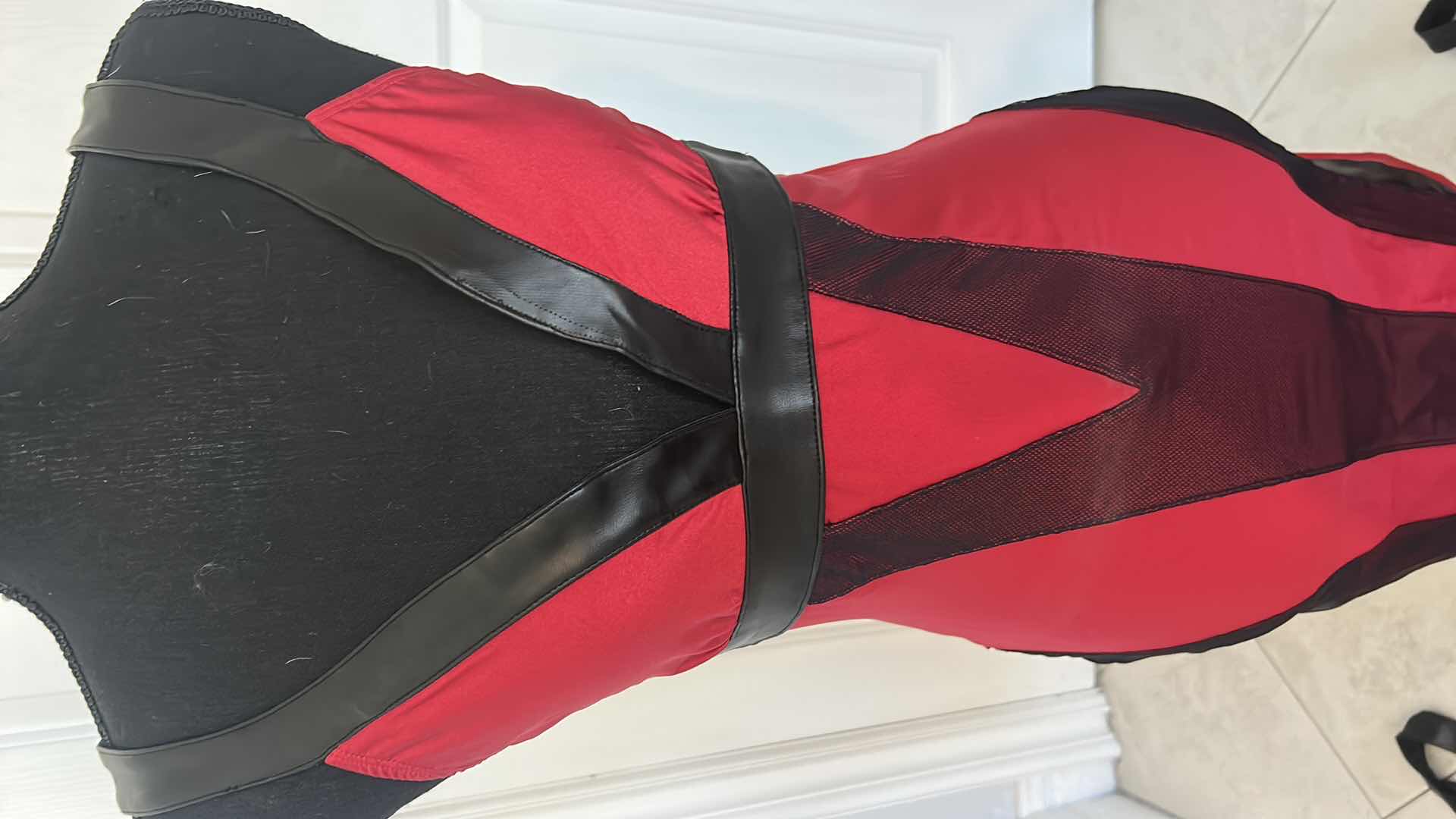 Photo 1 of 5 - WOMENSWEAR - CUSTOM BODY CON MINI DRESSES SIZE SMALL