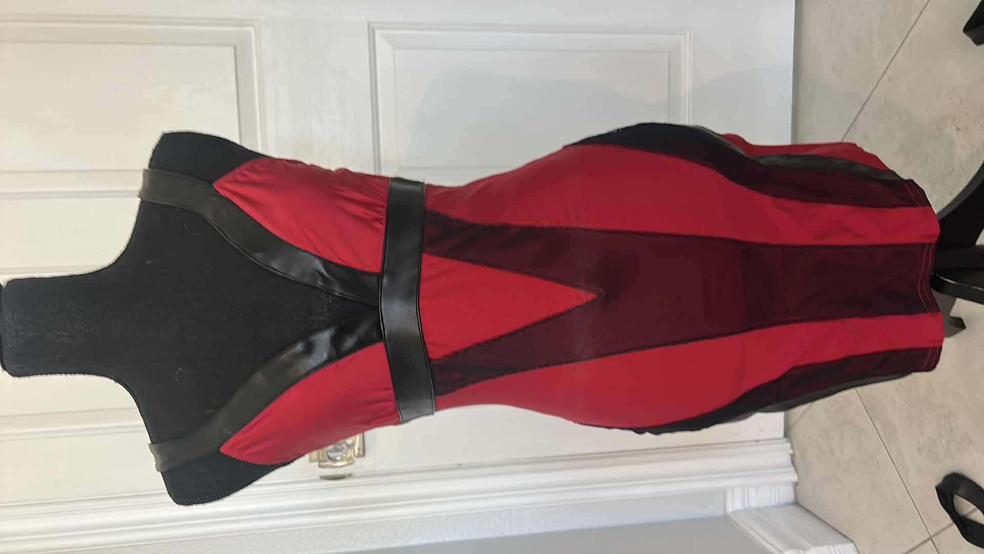 Photo 1 of 5 - WOMENSWEAR - CUSTOM BODY CON MINI DRESSES SIZE XS