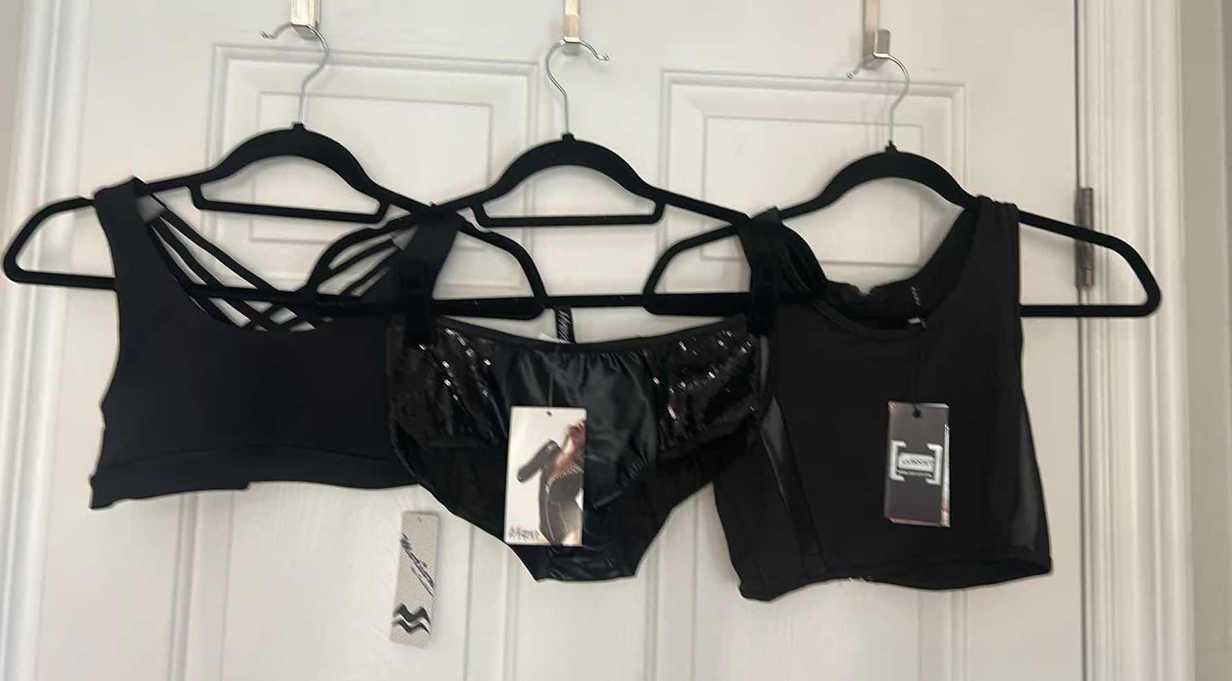 Photo 1 of 3 PC WOMENSWEAR BY MOTION AND LA ROXX SIZE XS