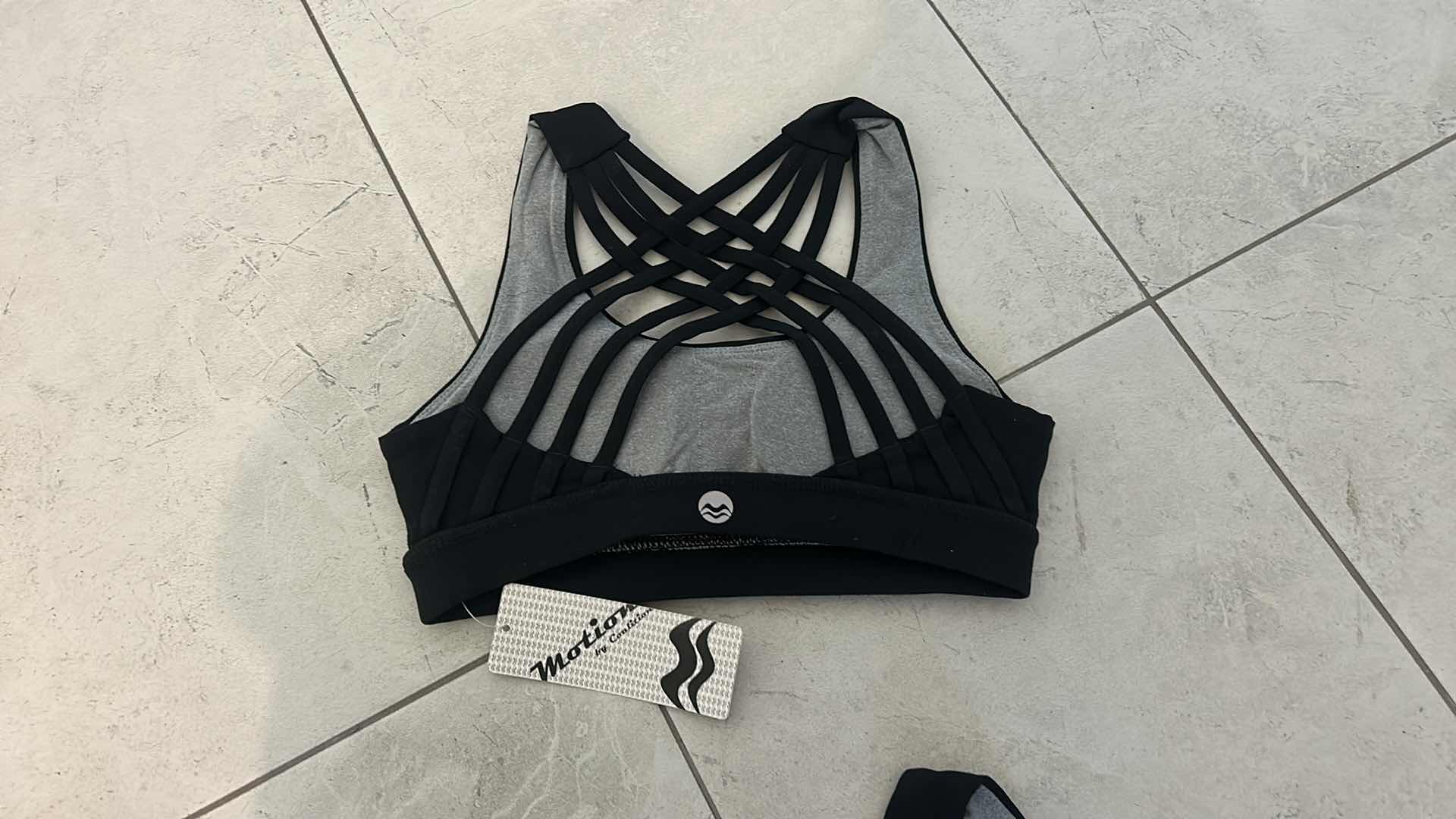 Photo 1 of 3 WOMENSWEAR- IN MOTION SPORTS CROP TOPS SIZE XXS