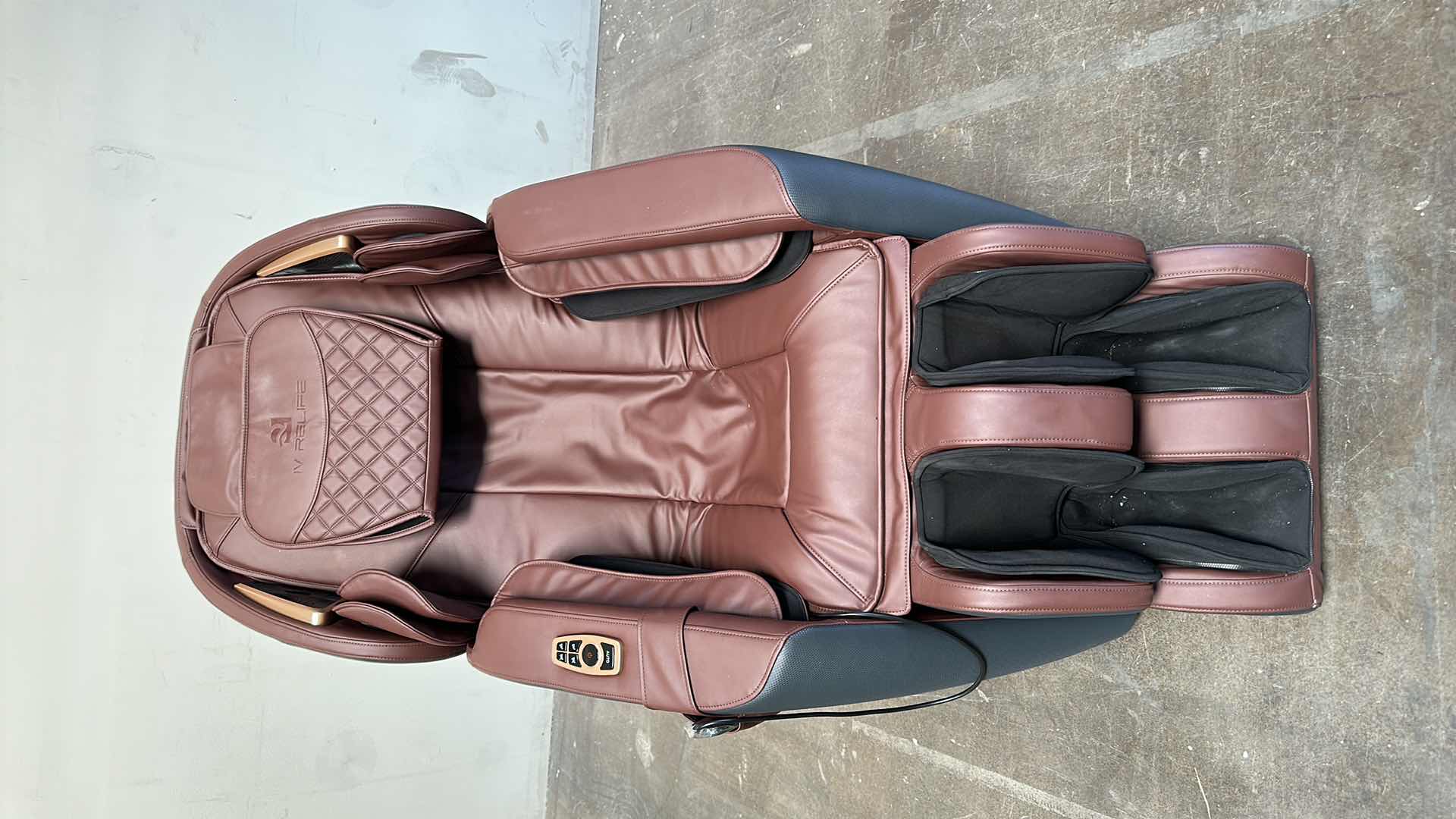 Photo 1 of IV RELIFE BOSS+ MASSAGE CHAIR (OPEN BOX) HAS A FEW SCRATCHES