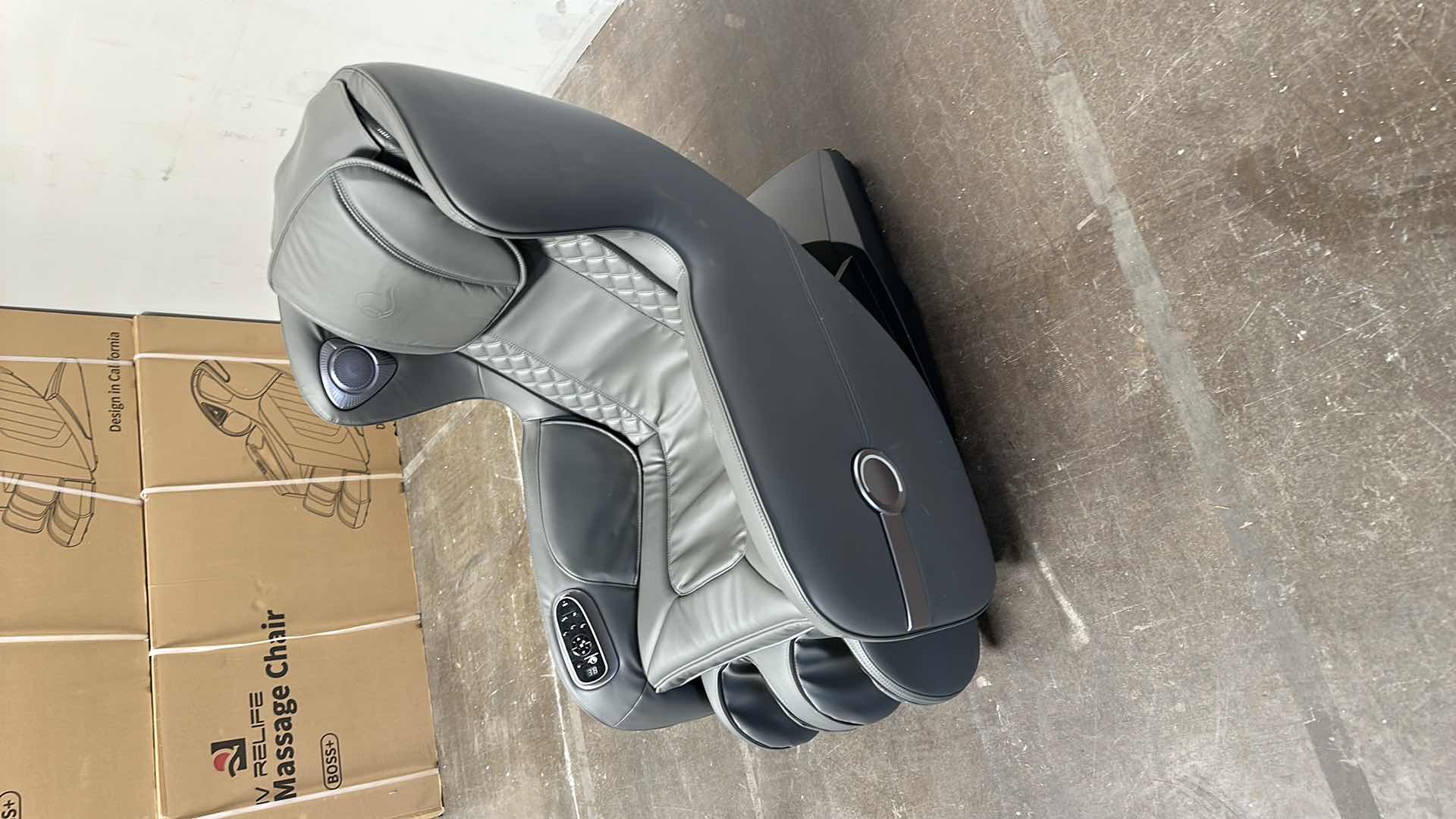 Photo 5 of IQ SKYLINE CROWN MASSAGE CHAIR (OPEN BOX) HAS A FEW SCRATCHES