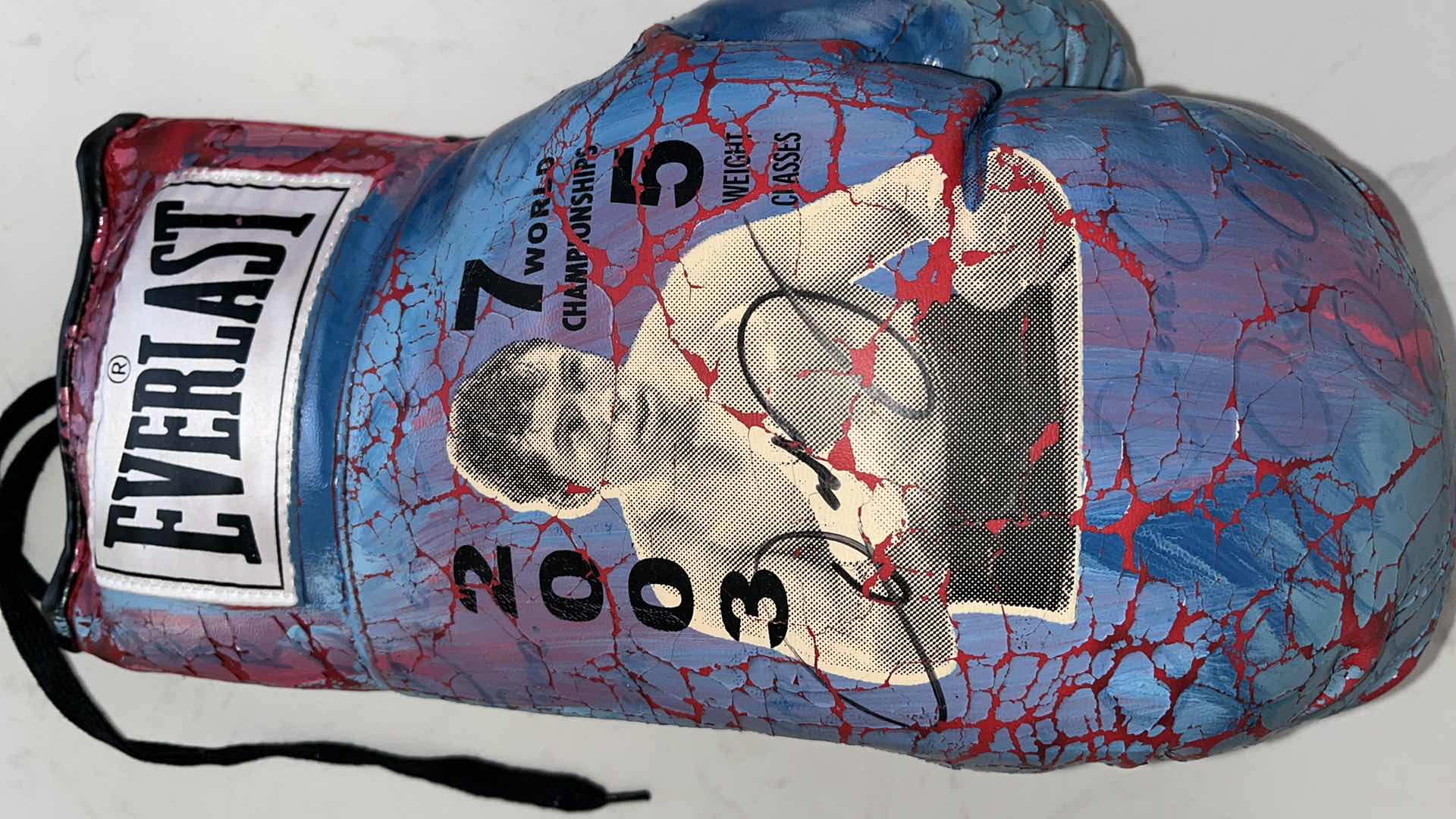 Photo 1 of LIMITED EDITION ART GLOVE BY LATE STEVE KAUFMAN SIGNED BY OSCAR DELAHOYA #63/150