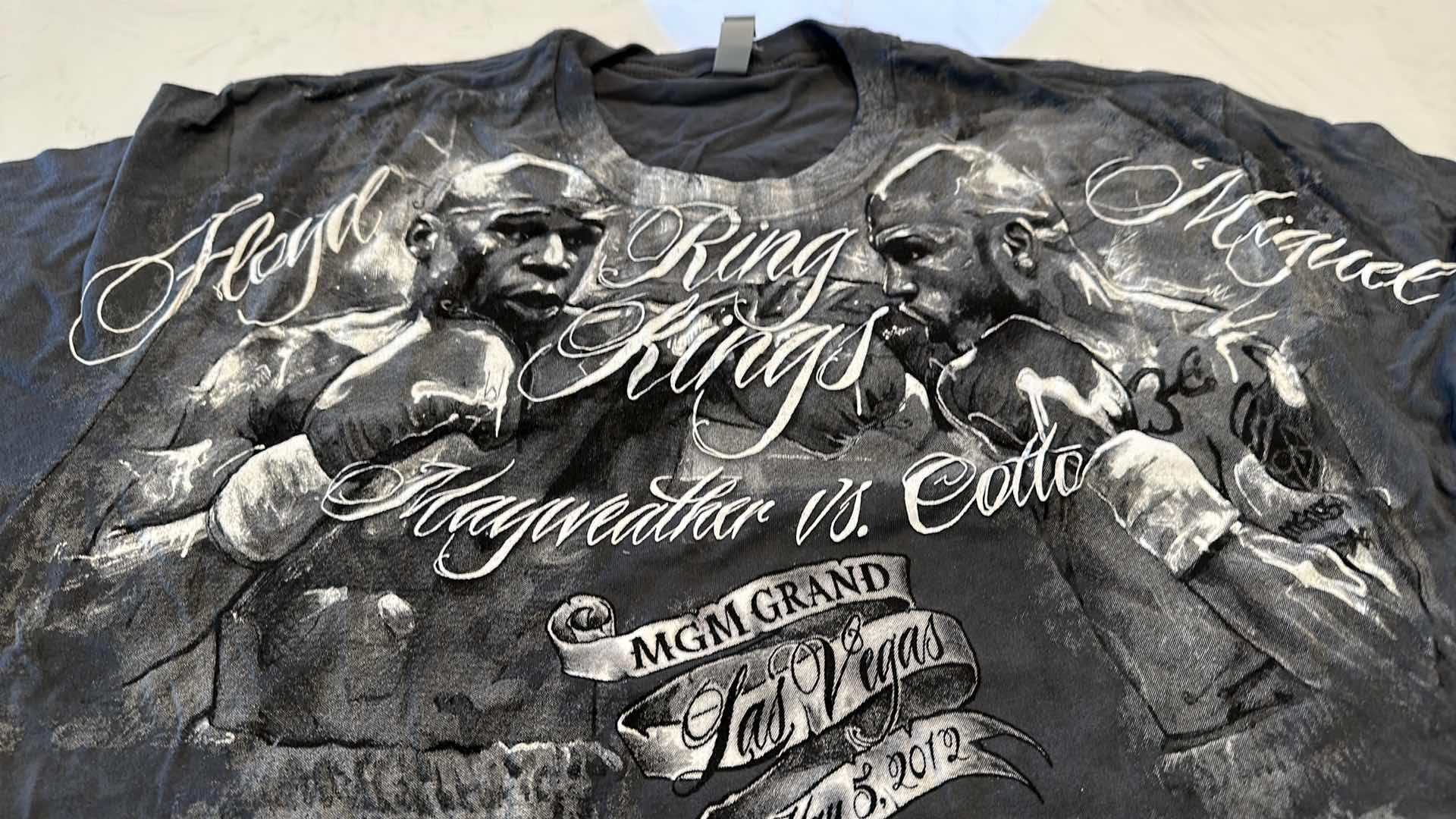 Photo 1 of FLOYD MAYWEATHER VS MIGUEL COTTO SHIRT L