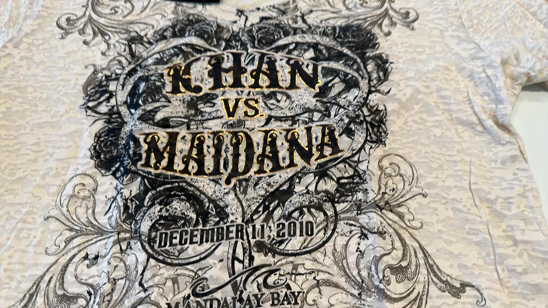 Photo 1 of LADIES KHAN VS MAIDANA SHIRT L