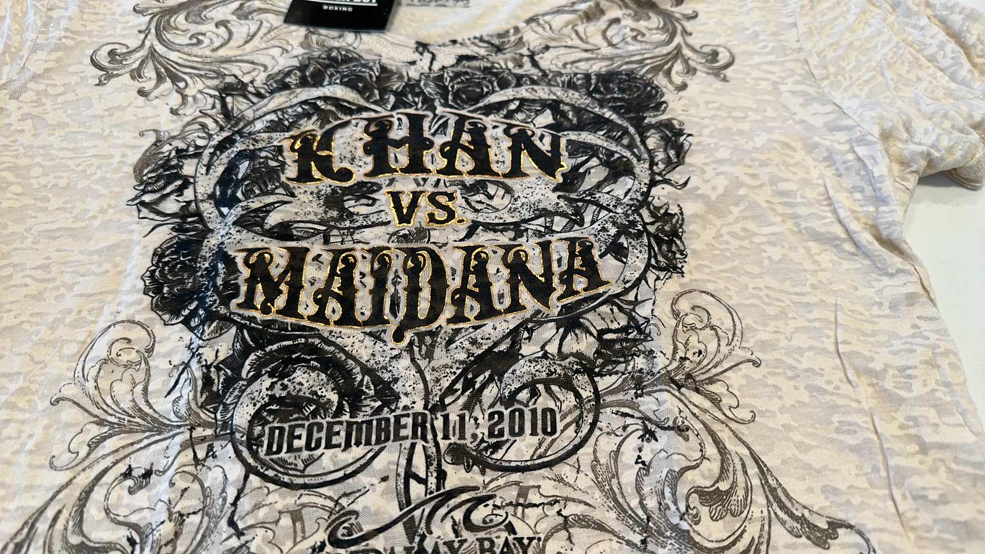 Photo 1 of LADIES KHAN VS MAIDANA SHIRT L