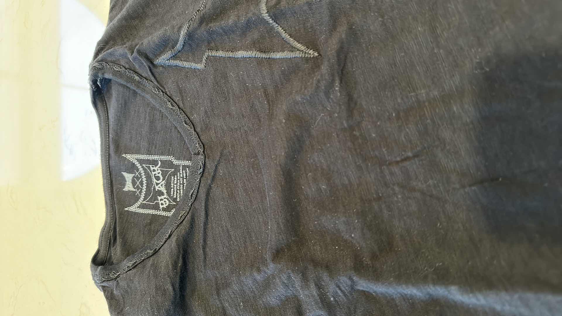 Photo 1 of TAPOUT BLACK V-NECK L