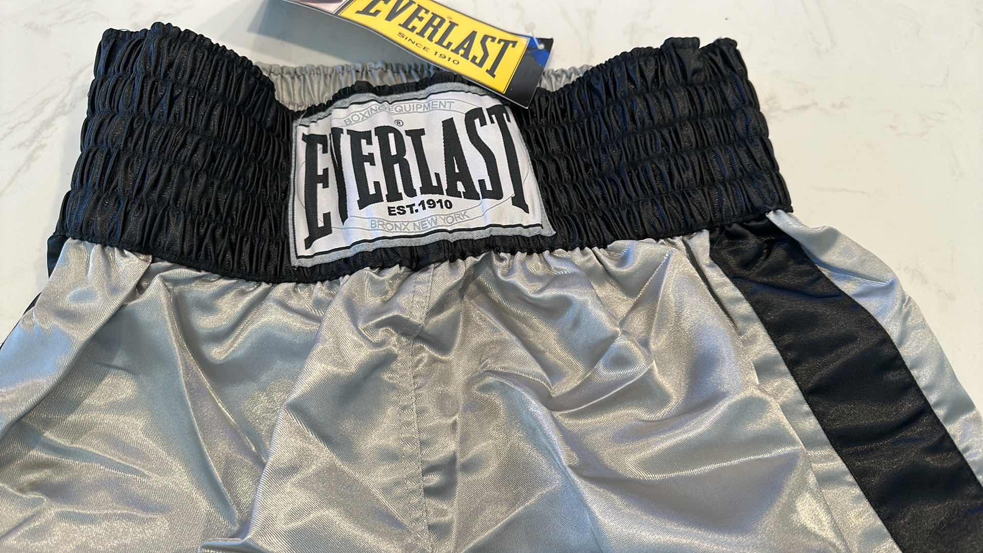 Photo 1 of EVERLAST BOXING TRUNKS LARGE