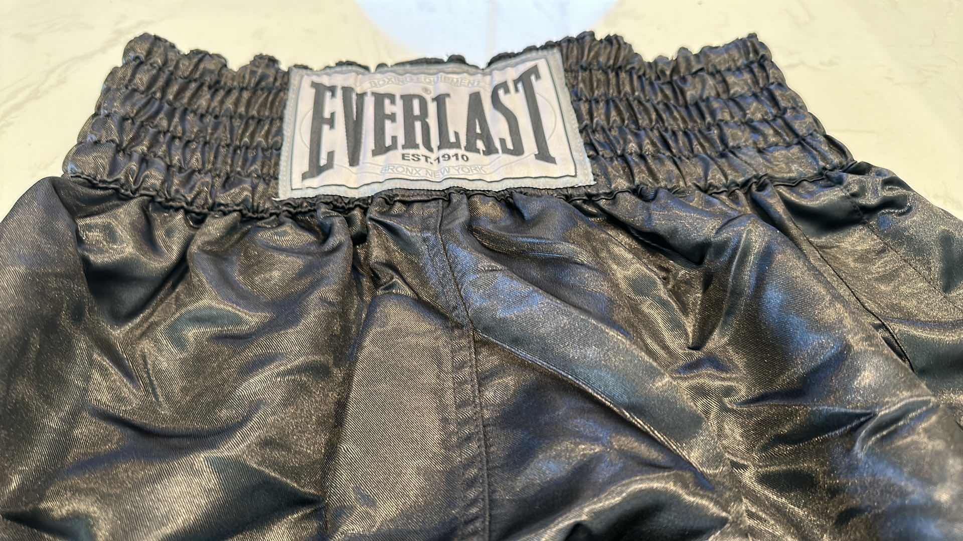 Photo 1 of EVERLAST BOXING TRUNKS MEDIUM