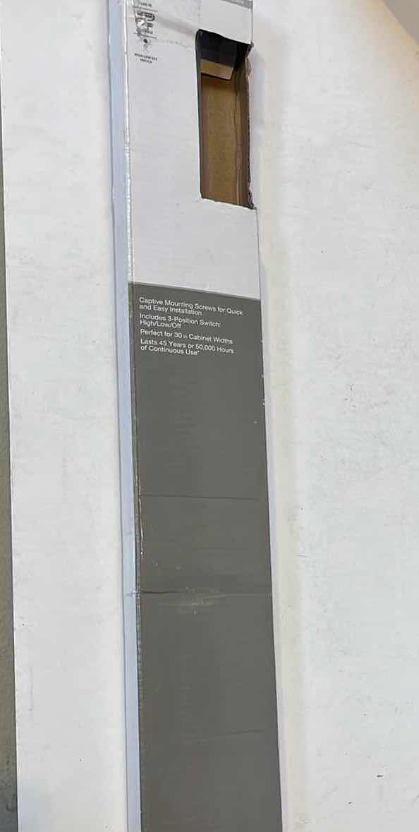 Photo 1 of COMMERCIAL ELECTRIC WHITE COLOR CHANGING PUCK LIGHT KIT
3 PACK LED

24’ IN LED  UNDER CABINET LIGHT
5FT PLUG IN POWER CORD