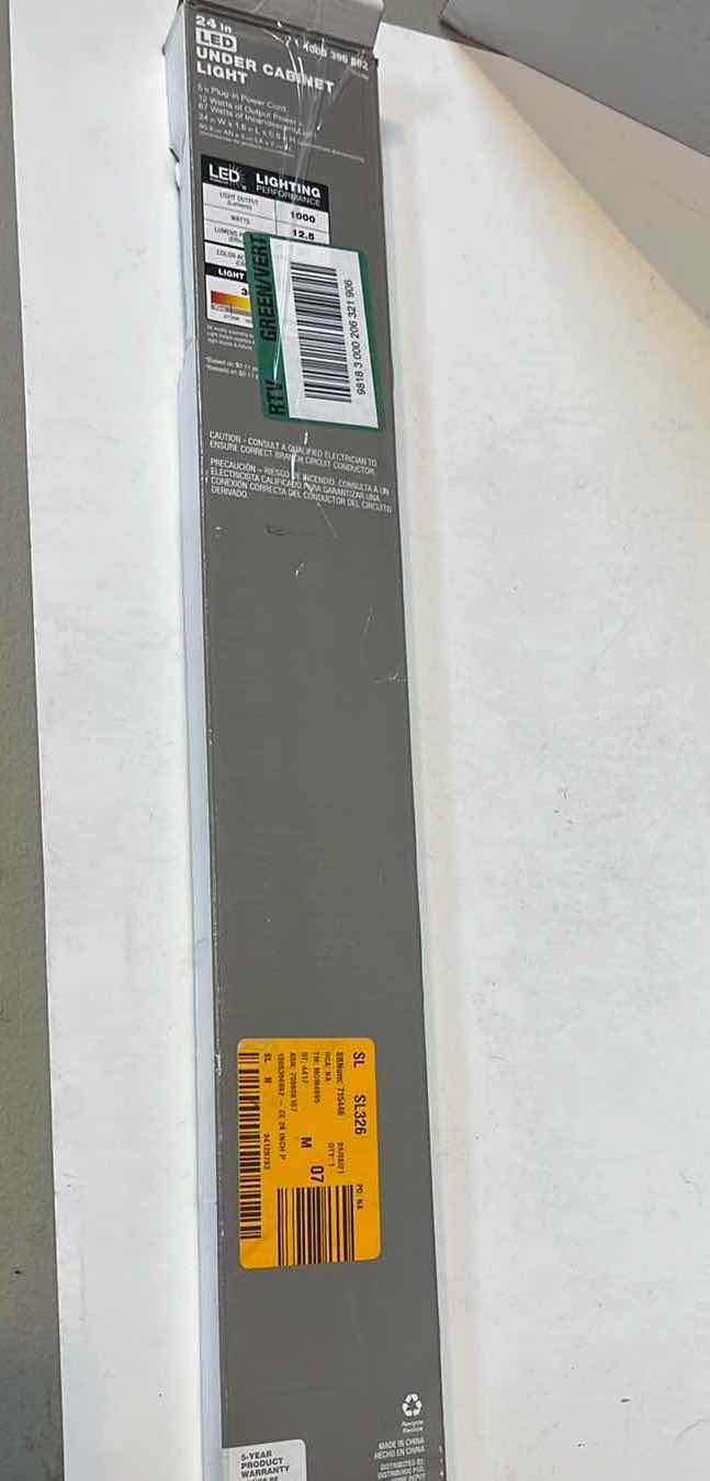 Photo 1 of COMMERCIAL ELECTRIC WHITE COLOR CHANGING PUCK LIGHT KIT
3 PACK LED

24’ IN LED  UNDER CABINET LIGHT
5FT PLUG IN POWER CORD