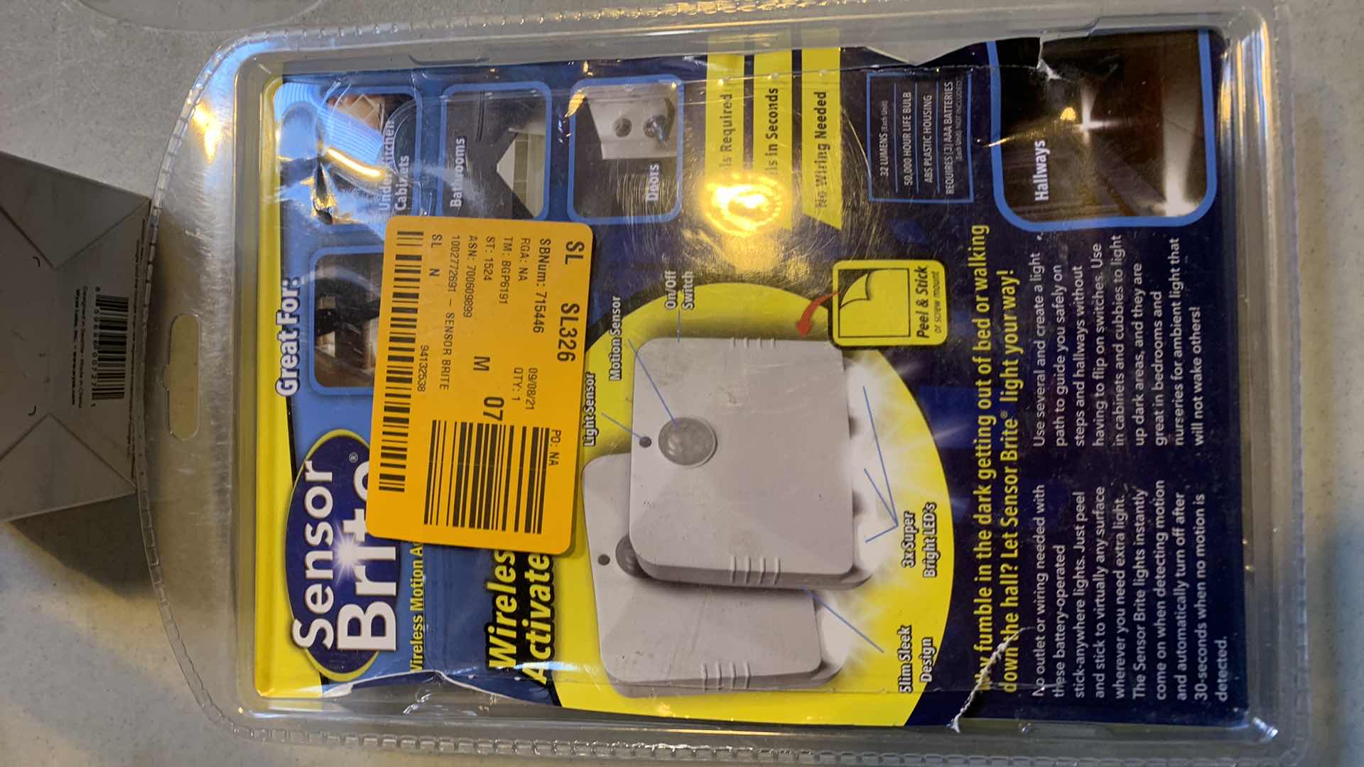 Photo 1 of WYZE PLUG 2 PACK AND PAIR OF MOTION ACTIVATED LIGHTS