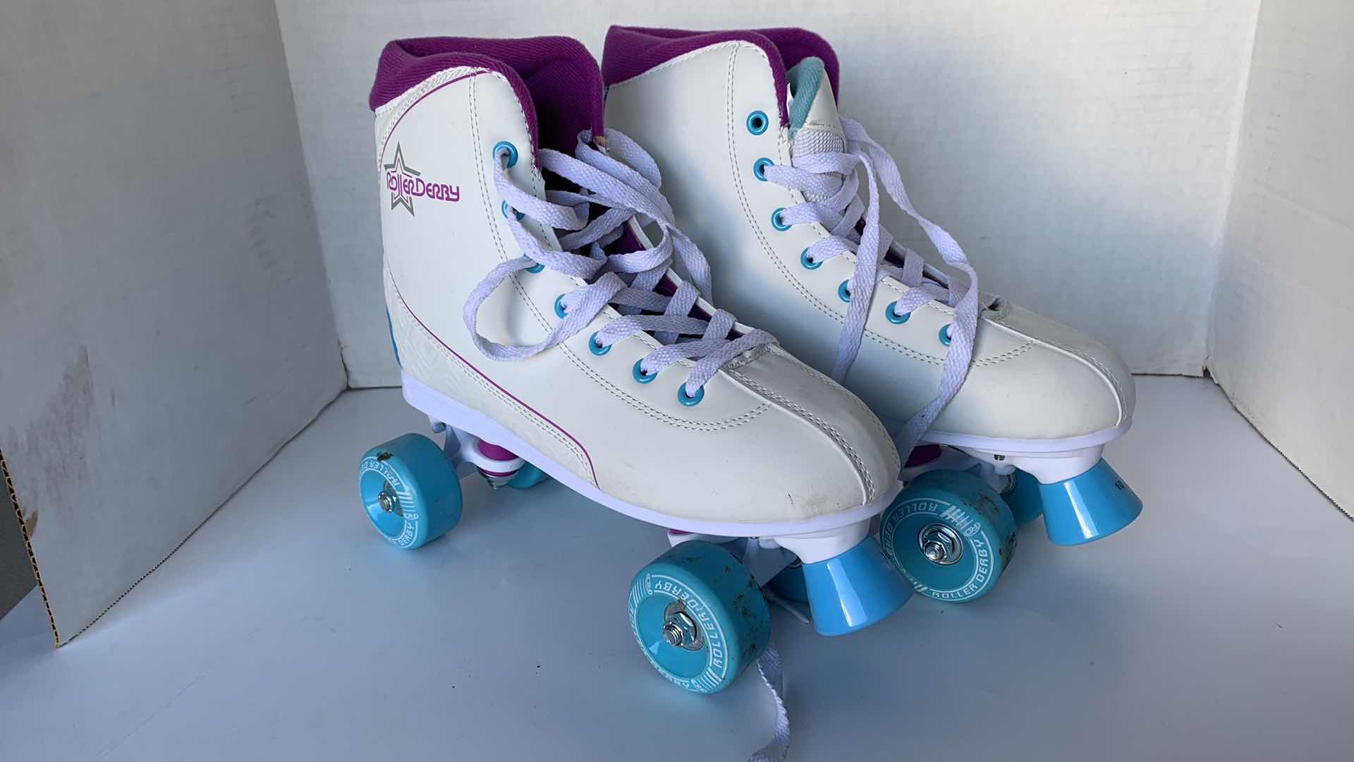 Photo 1 of ROLLER DERBY ROLLER STAR 600 LADIES ROLLER SKATES SIZE 10