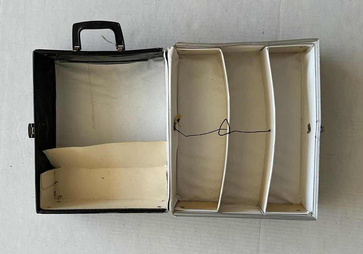 Photo 1 of 1965 MATTEL SPP BARBIE, FRANCIE, AND SKIPPER DOLL TRUNK 13” X 10”