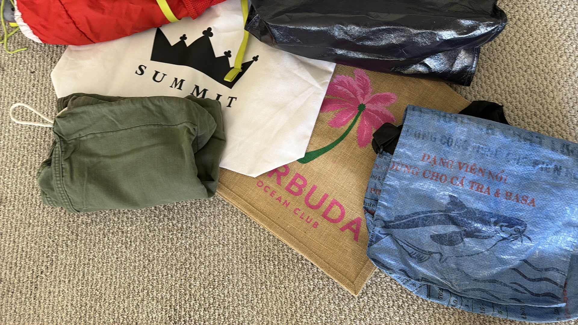 Photo 1 of ASSORTMENT OF 6 CARRY BAGS