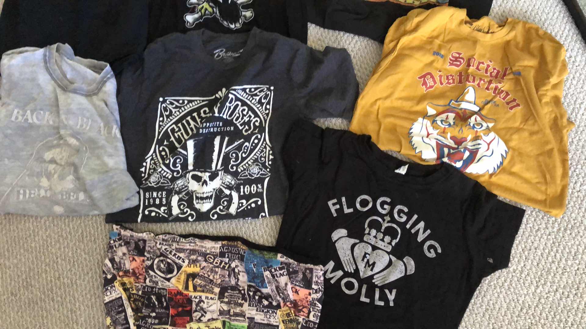 Photo 1 of 8-T-SHIRTS SIZE (S-M)