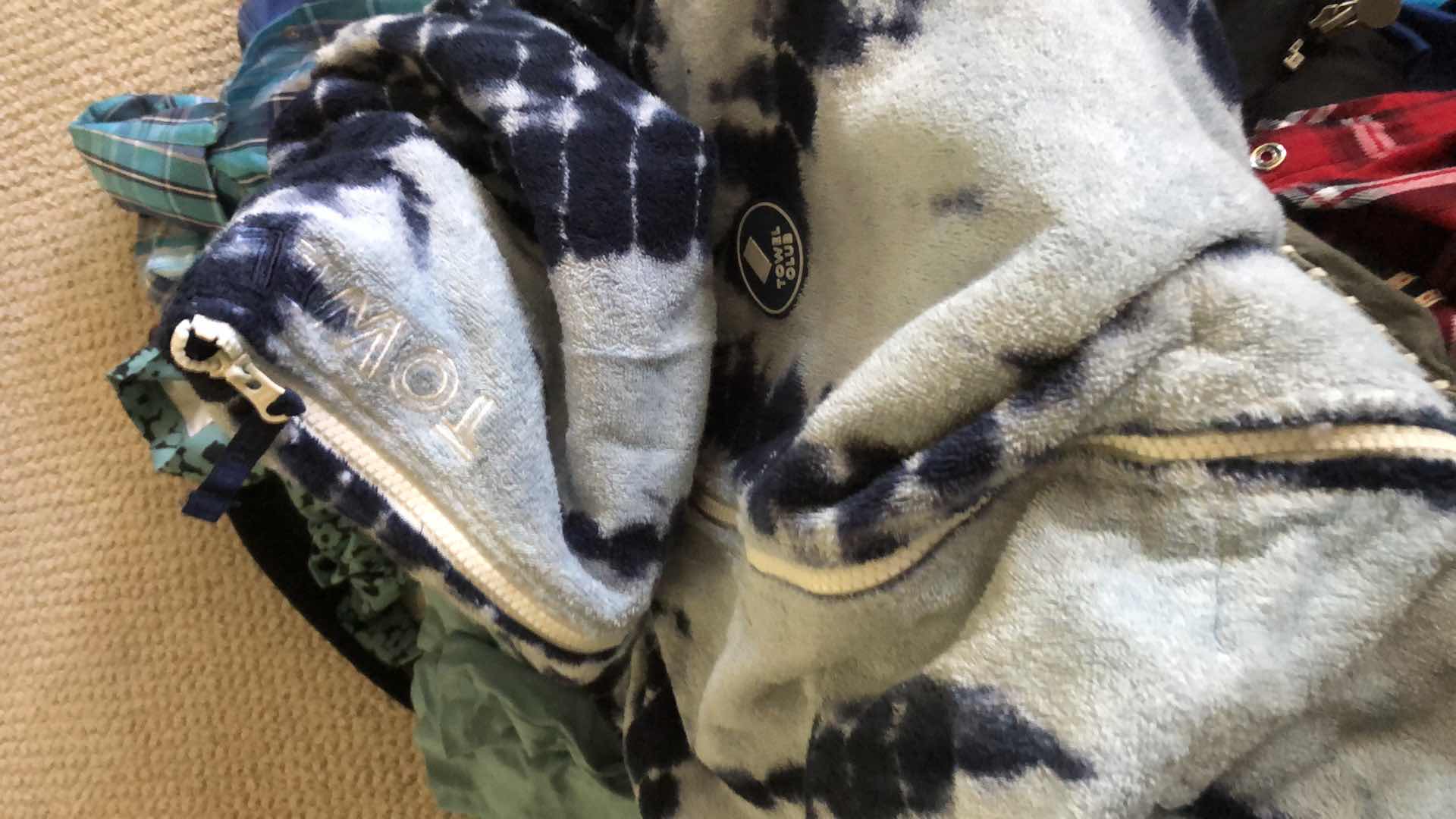 Photo 1 of CONTENTS OF BAG ZIP UP JACKETS PLAID SHIRTS ASSORTED SIZES