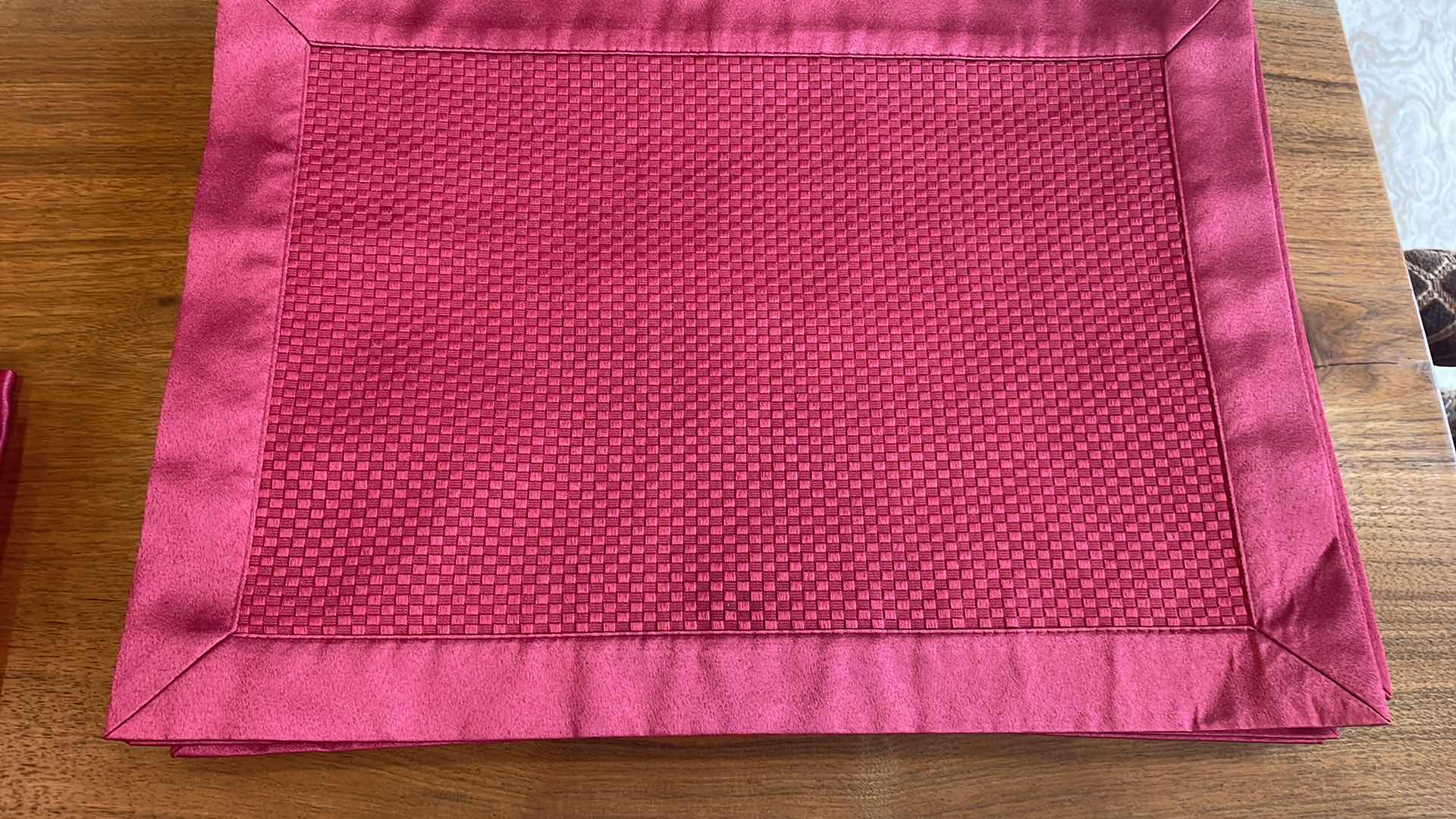 Photo 1 of TABLE CLOTH, 12 PLACEMATS, 12 LINENS, 2 70” RUNNERS