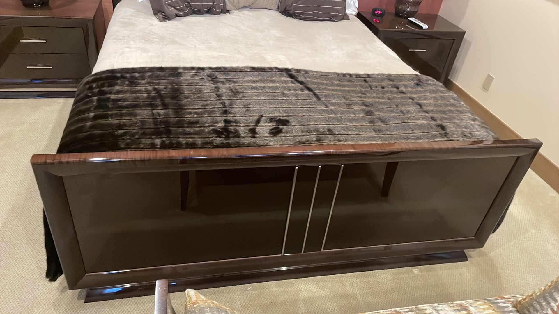 Photo 1 of BELLA VISTA PANEL BED CAL KING WITH MACYS HOTEL CLASSIC MATTRESS & BEAUTYREST RENEW POWER BASE