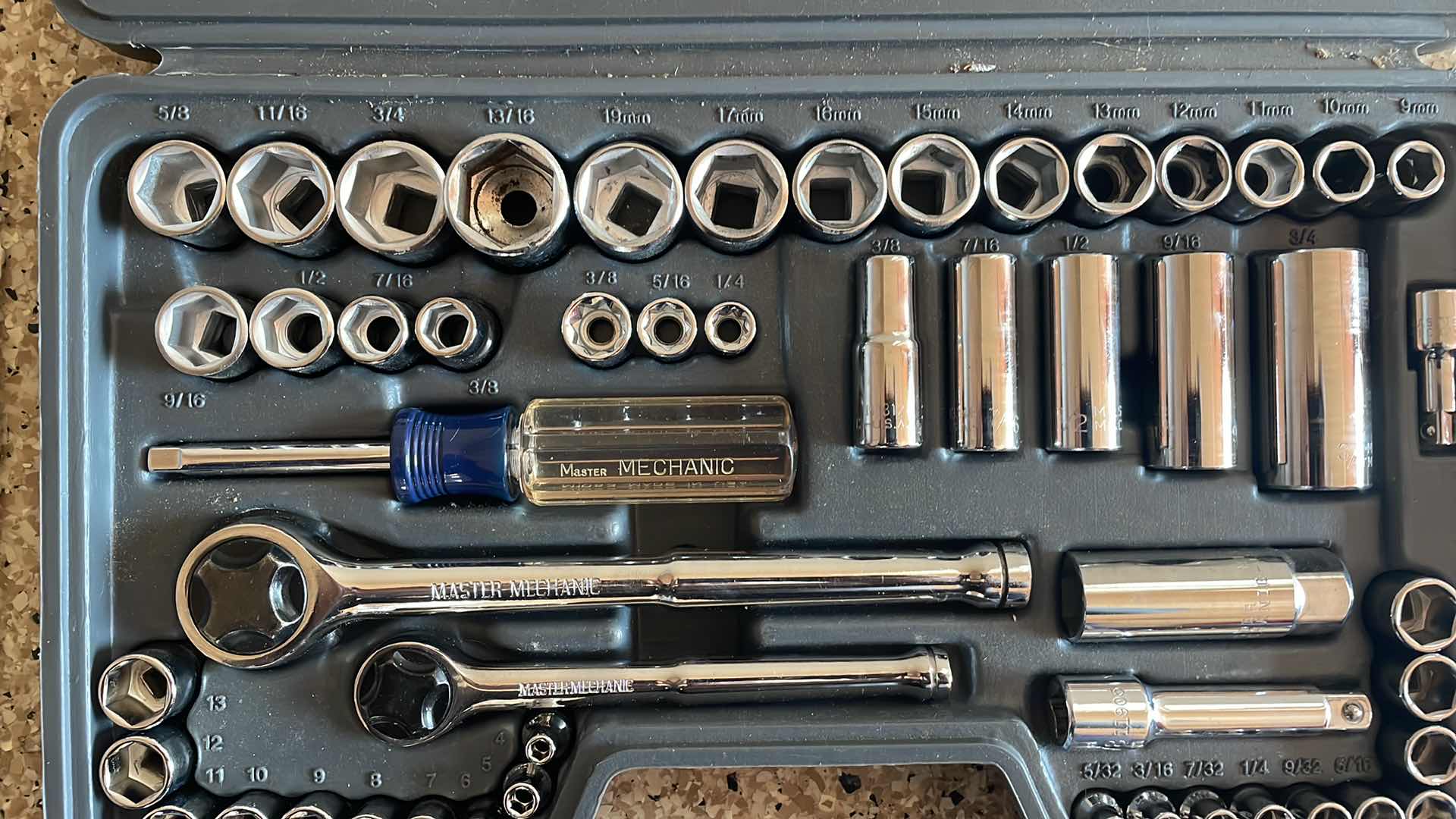 Photo 1 of MASTER MECHANIC SET