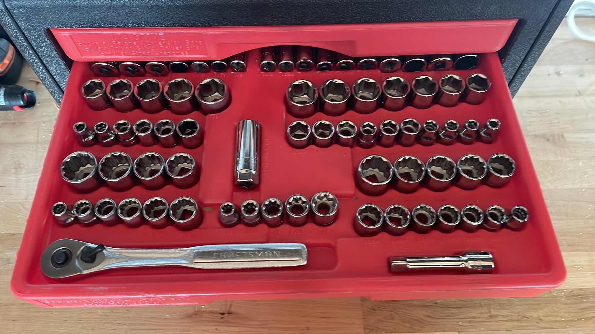 Photo 3 of CRAFTSMAN FOUR DRAWER TOOLBOX WITH TOOLS