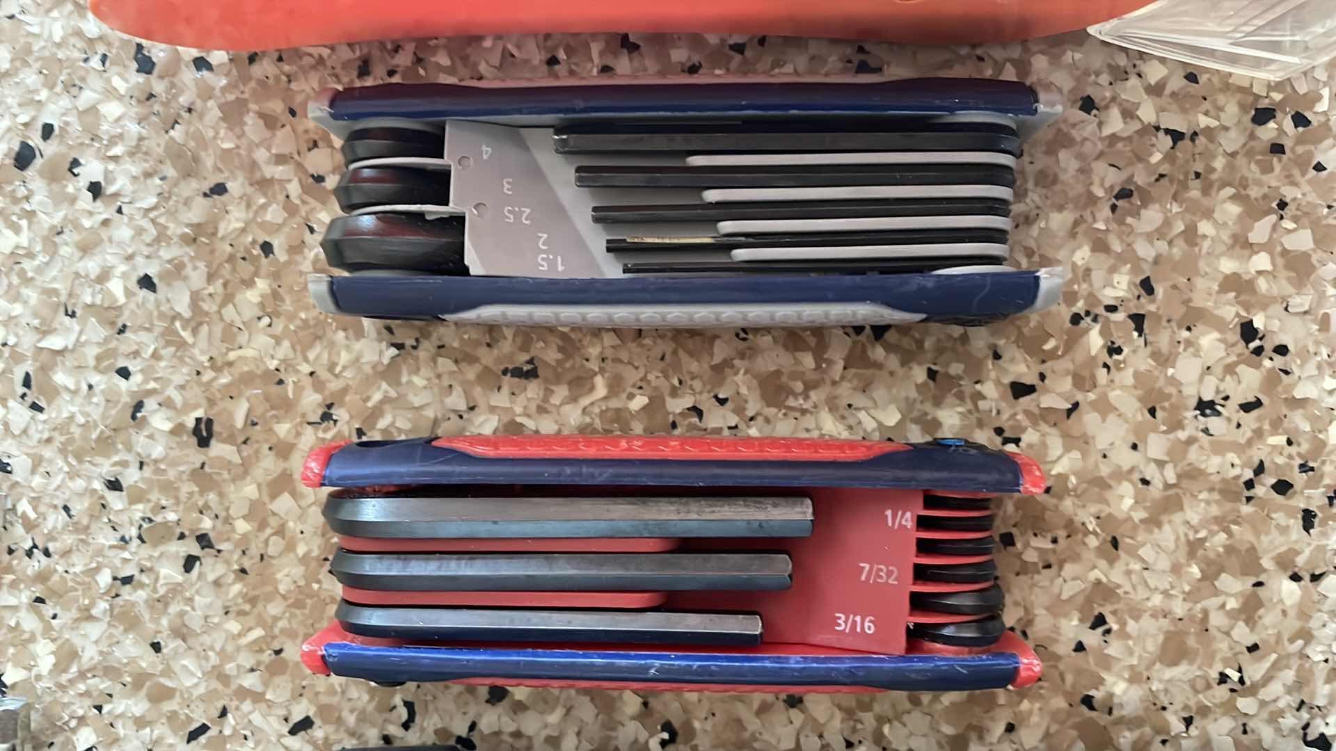 Photo 3 of BLACK AND DECKER DRILL INDEX MISSING COUPLE BITS, COBALT ALLEN KEY SETS, METRIC AND STANDARD, BOSCH SCREWDRIVER, TIP SET