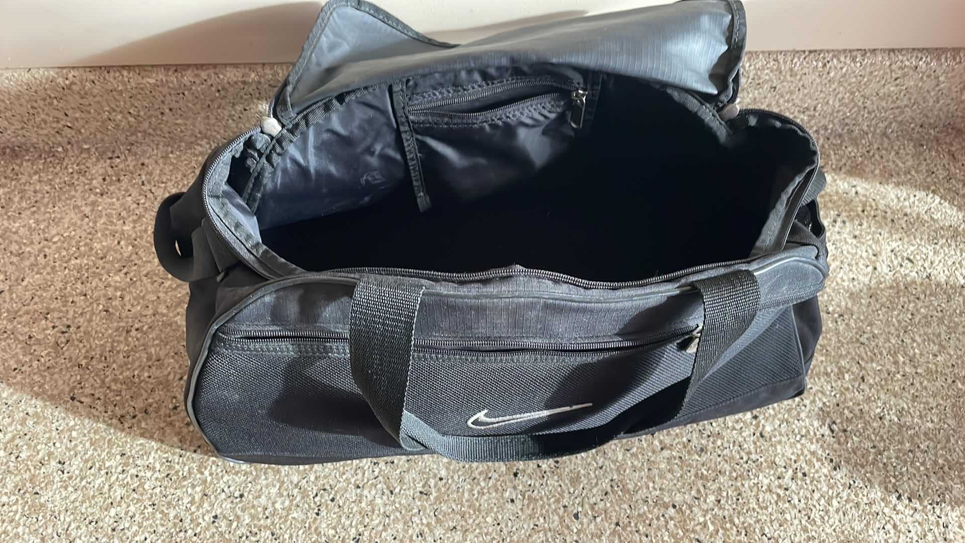 Photo 2 of NIKE DUFFLE BAG