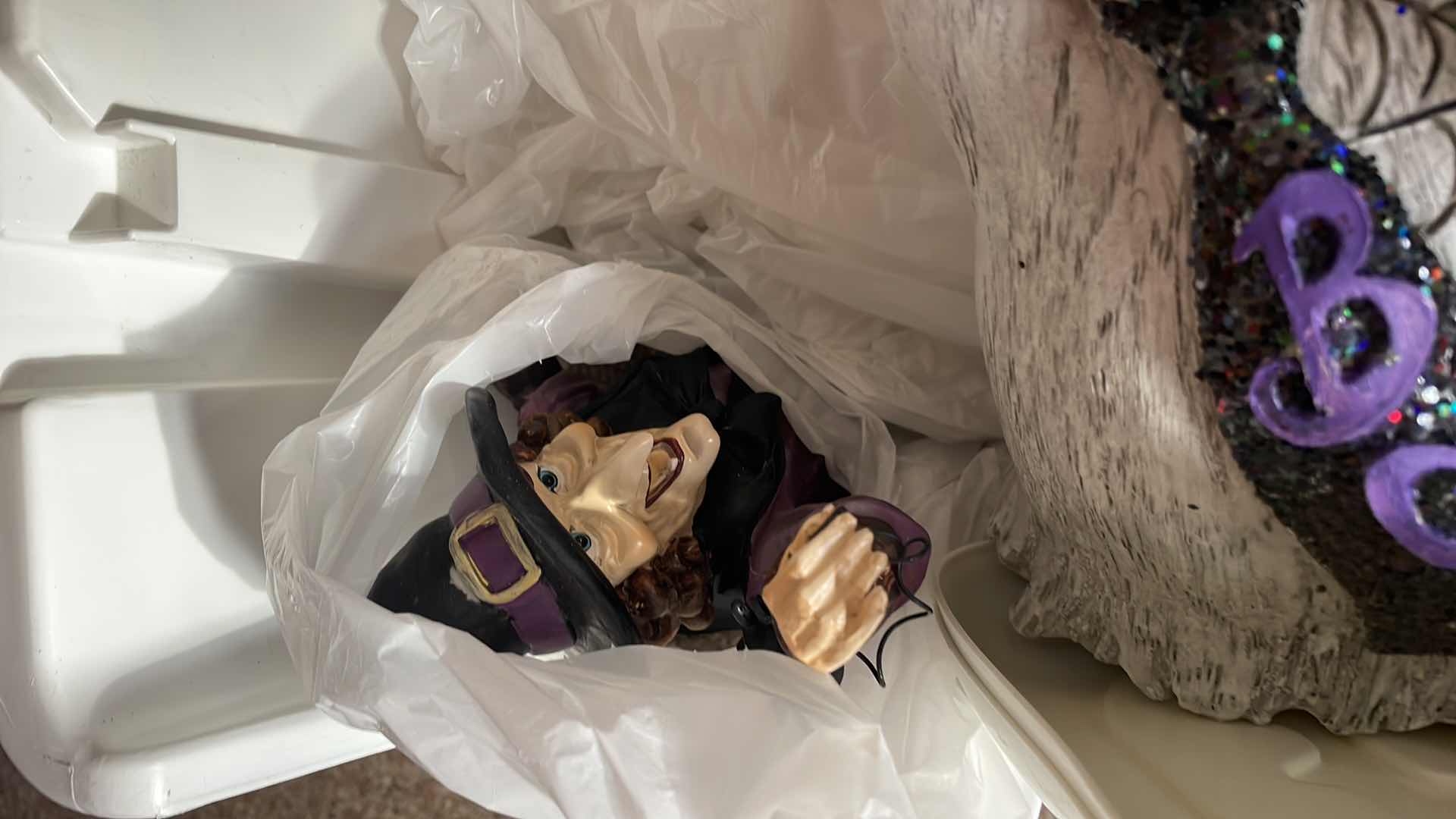 Photo 2 of HALLOWEEN DECOR